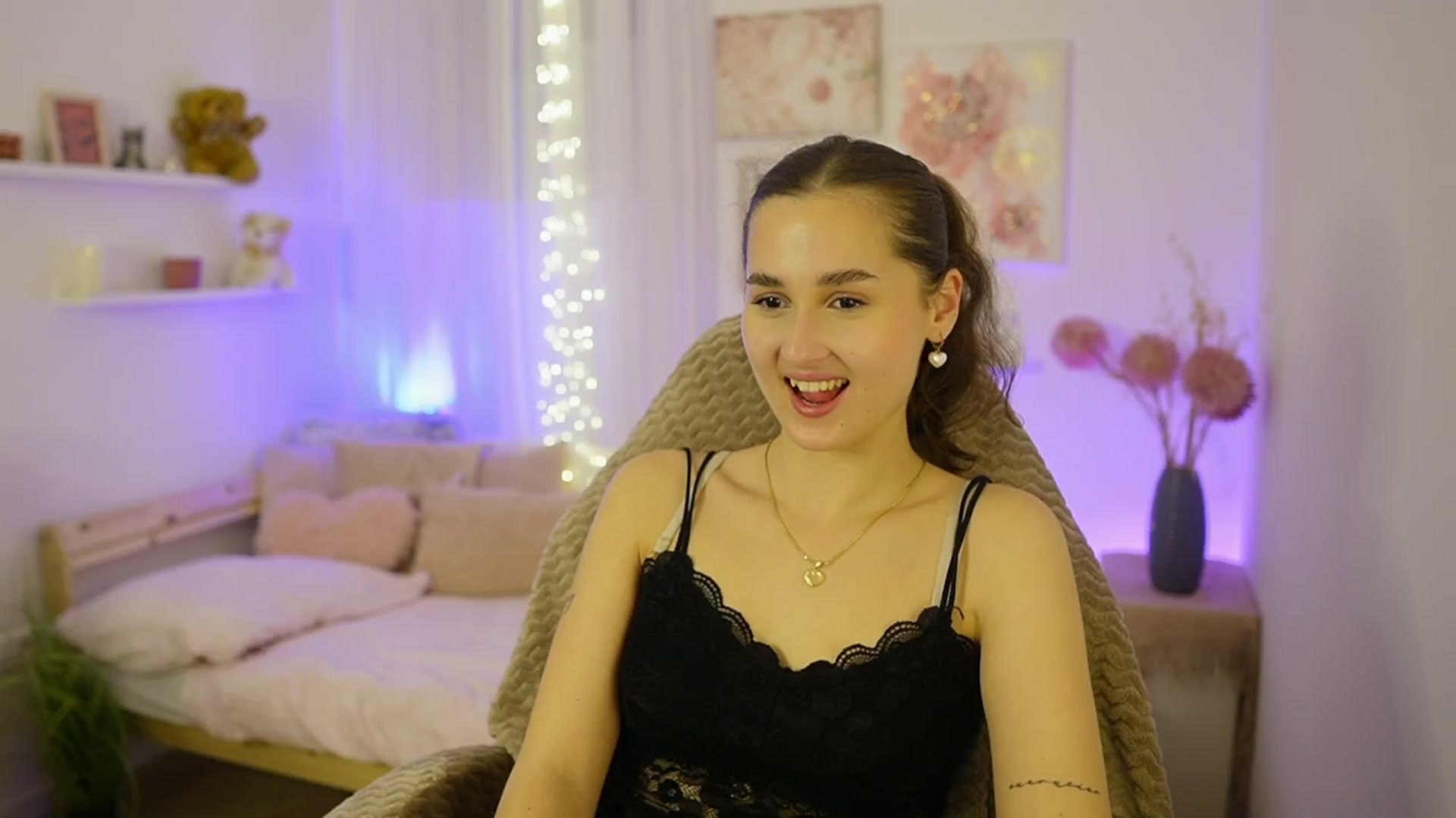 Gallery image thumbnail from Anita_Grey_'s myfreecams stream on, 11/19/2025, 24:02 image 20 of 20