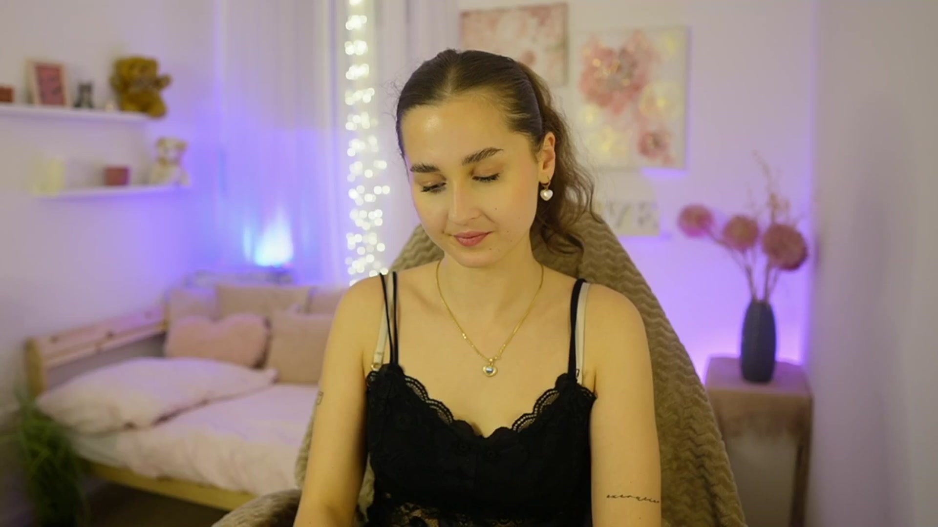 Gallery image thumbnail from Anita_Grey_'s myfreecams stream on, 11/19/2025, 24:02 image 15 of 20