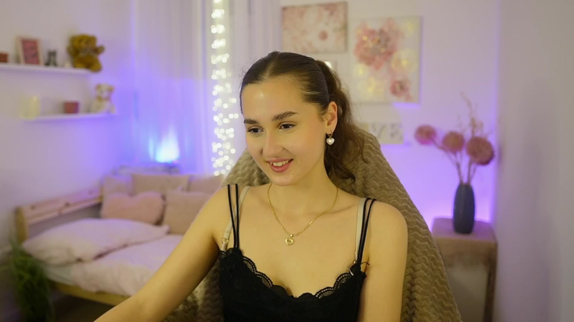 Gallery image thumbnail from Anita_Grey_'s myfreecams stream on, 11/19/2025, 24:02 image 2 of 20