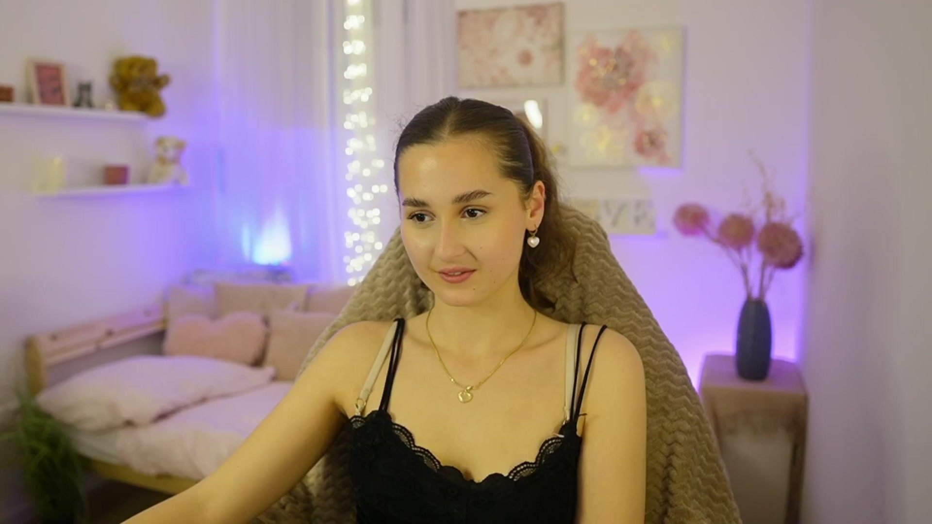 Gallery image thumbnail from Anita_Grey_'s myfreecams stream on, 11/19/2025, 24:02 image 4 of 20