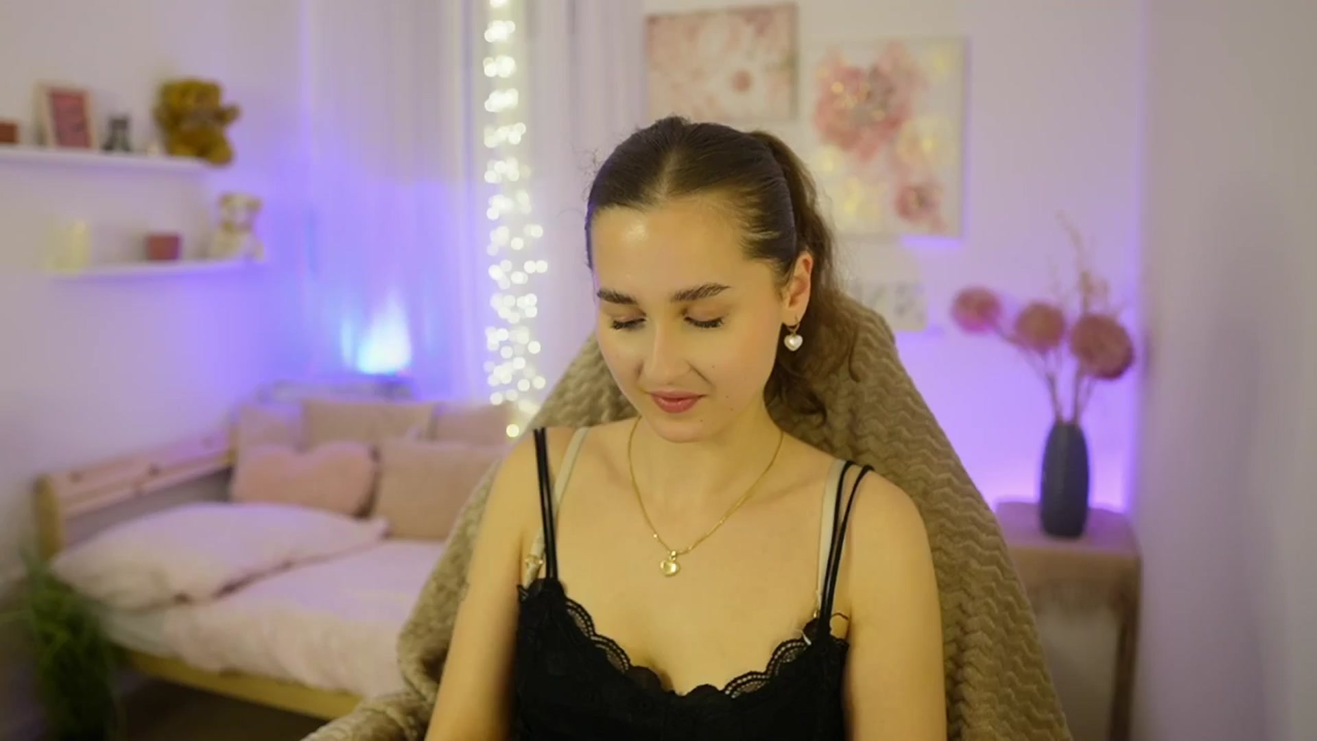 Gallery image thumbnail from Anita_Grey_'s myfreecams stream on, 11/19/2025, 24:02 image 3 of 20