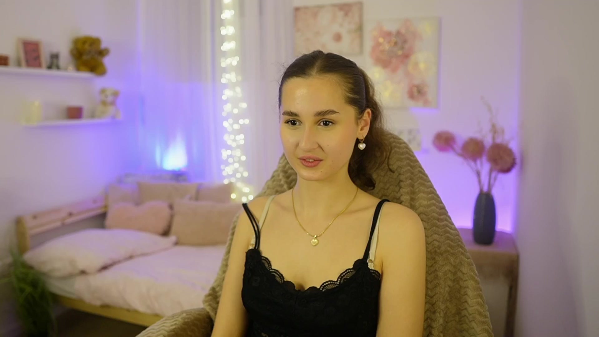 Gallery image thumbnail from Anita_Grey_'s myfreecams stream on, 11/19/2025, 24:20 image 16 of 20