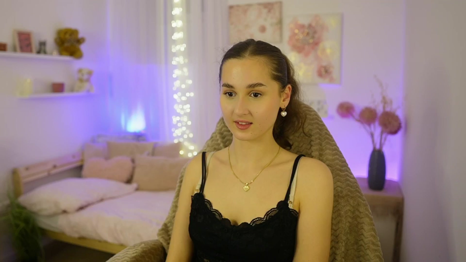Gallery image thumbnail from Anita_Grey_'s myfreecams stream on, 11/19/2025, 24:20 image 13 of 20