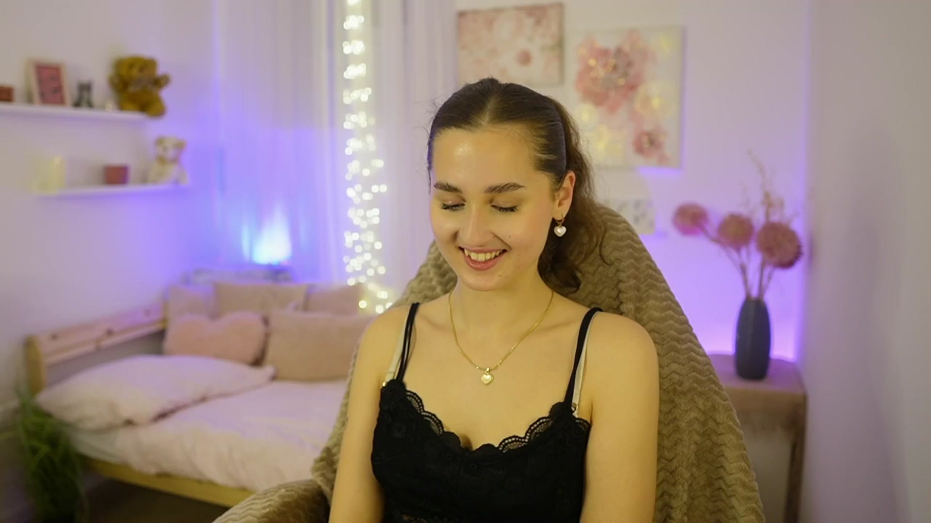 Gallery image thumbnail from Anita_Grey_'s myfreecams stream on, 11/19/2025, 24:20 image 20 of 20