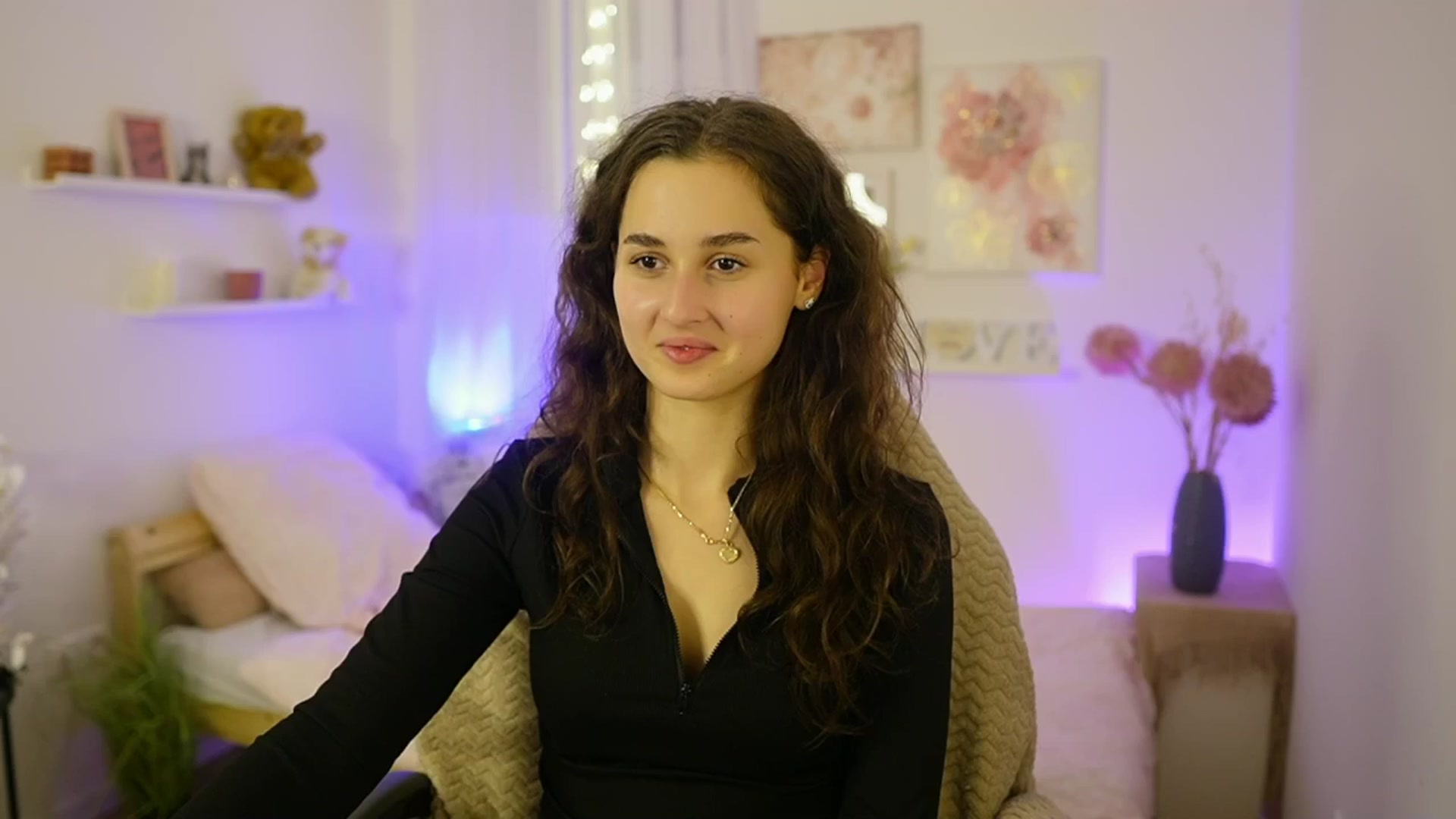 Gallery image thumbnail from Anita_Grey_'s myfreecams stream on, 11/28/2025, 24:03 image 15 of 20