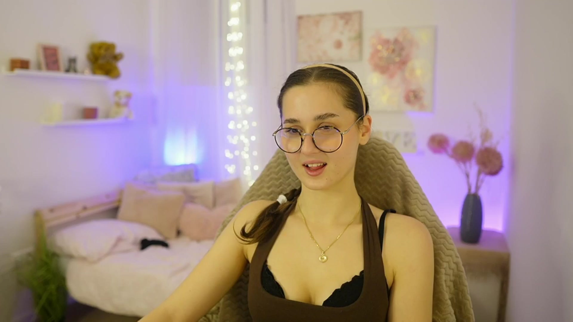 Gallery image thumbnail from Anita_Grey_'s myfreecams stream on, 12/02/2025, 20:54 image 2 of 20