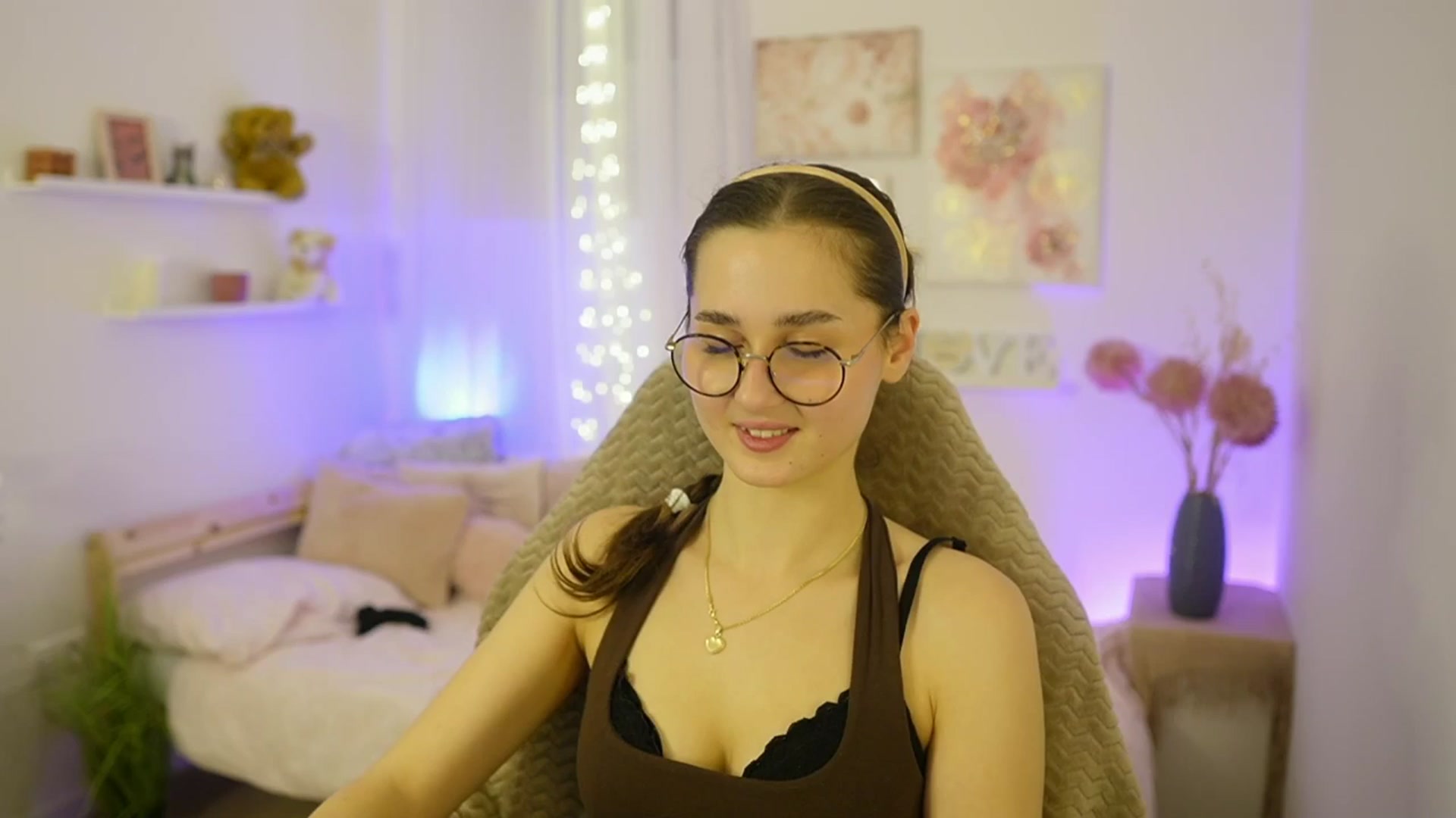 Gallery image thumbnail from Anita_Grey_'s myfreecams stream on, 12/02/2025, 20:54 image 16 of 20