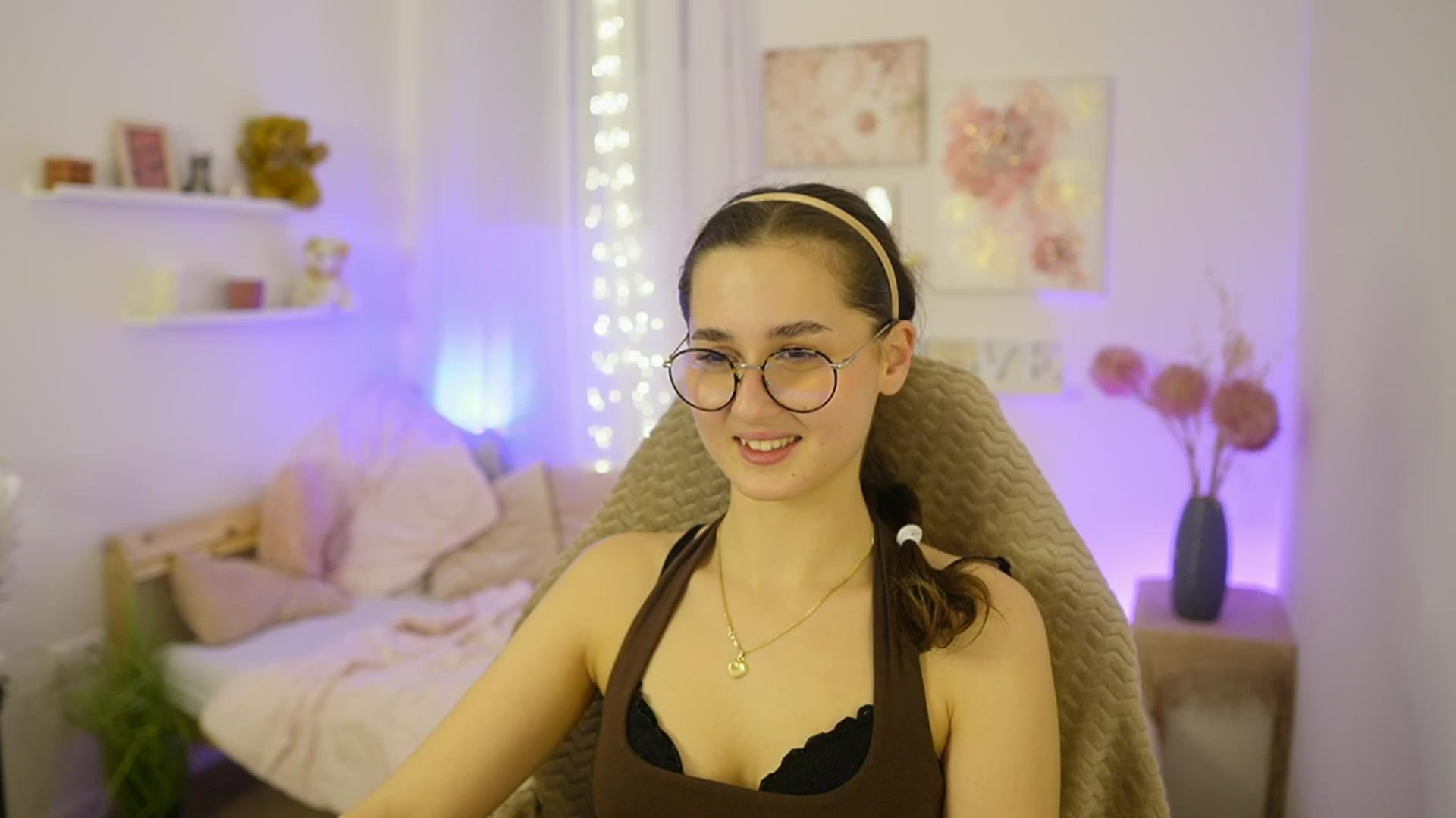 Gallery image thumbnail from Anita_Grey_'s myfreecams stream on, 12/02/2025, 22:30 image 17 of 20