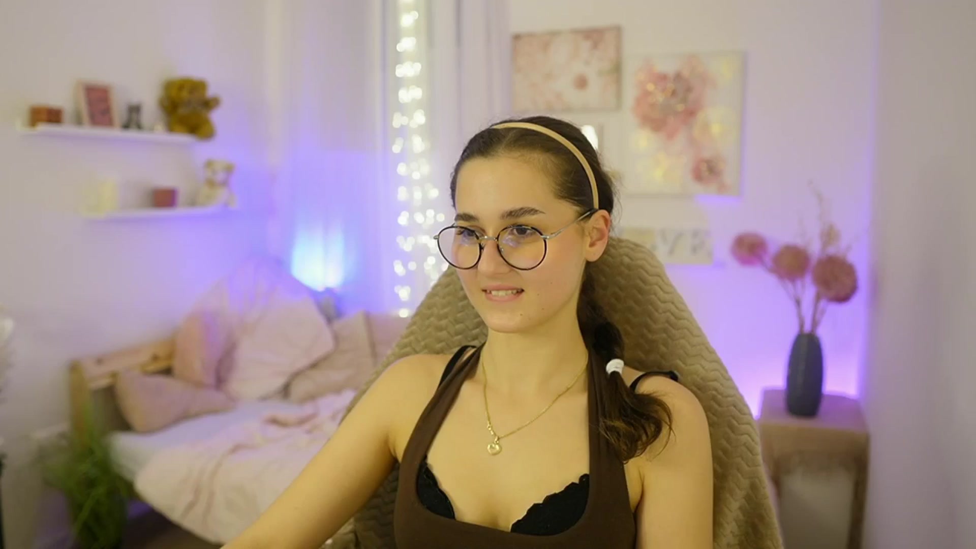 Gallery image thumbnail from Anita_Grey_'s myfreecams stream on, 12/02/2025, 22:30 image 15 of 20