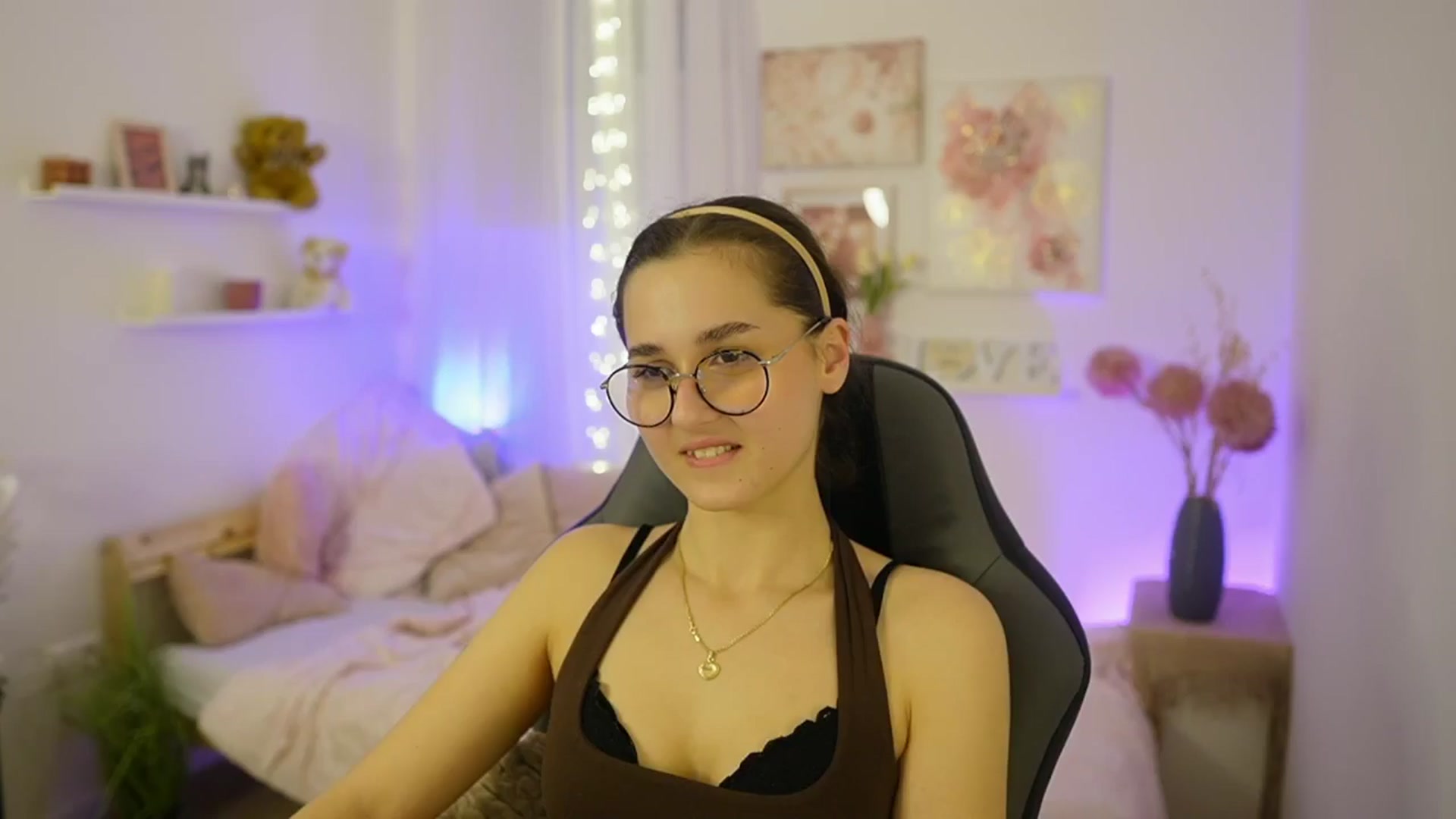 Gallery image thumbnail from Anita_Grey_'s myfreecams stream on, 12/03/2025, 24:40 image 7 of 20
