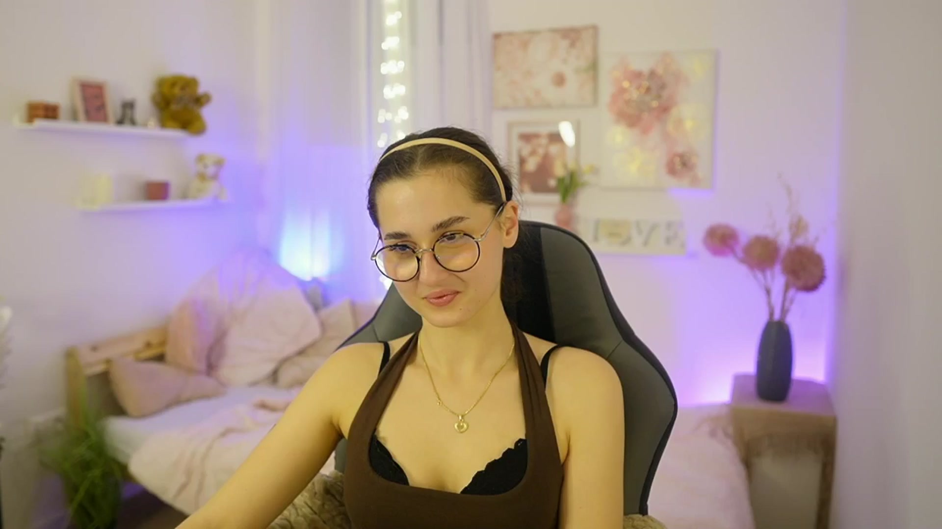 Gallery image thumbnail from Anita_Grey_'s myfreecams stream on, 12/03/2025, 24:40 image 9 of 20