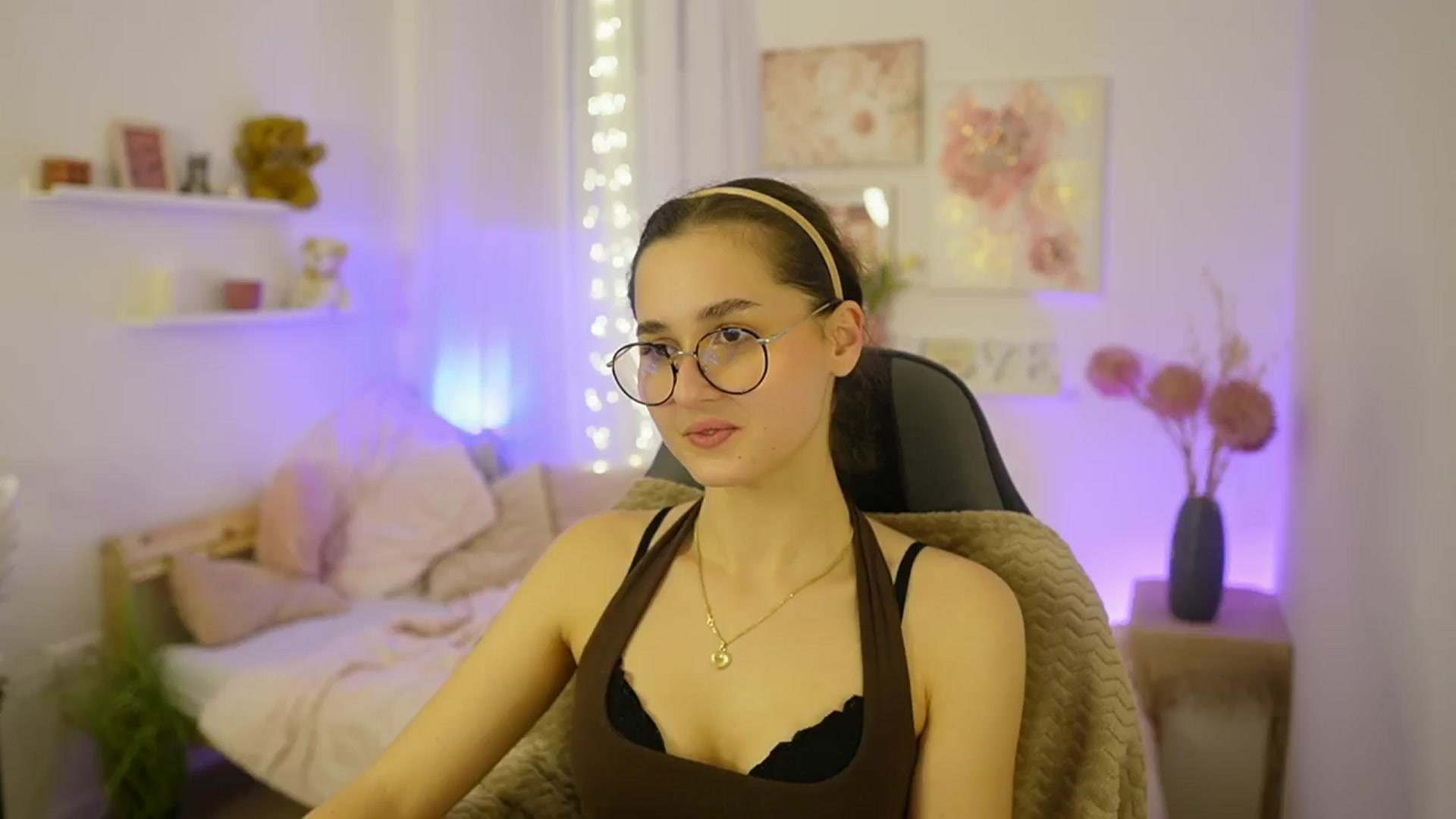Gallery image thumbnail from Anita_Grey_'s myfreecams stream on, 12/03/2025, 24:40 image 2 of 20