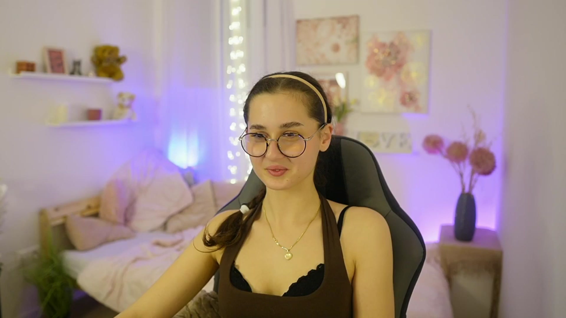 Gallery image thumbnail from Anita_Grey_'s myfreecams stream on, 12/03/2025, 24:40 image 13 of 20