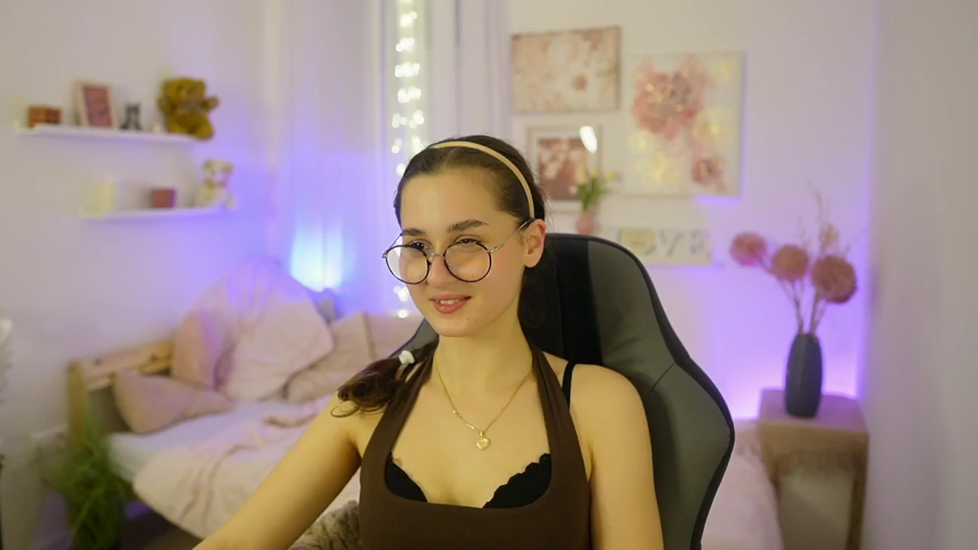 Gallery image thumbnail from Anita_Grey_'s myfreecams stream on, 12/03/2025, 24:40 image 14 of 20
