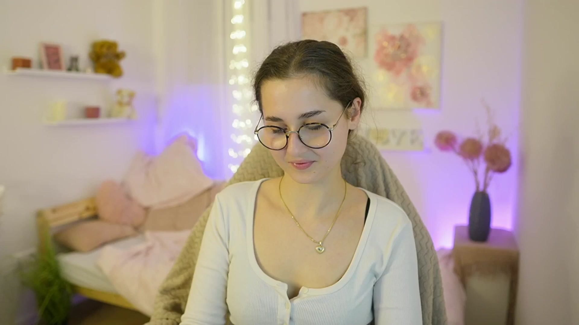 Gallery image thumbnail from Anita_Grey_'s myfreecams stream on, 12/03/2025, 22:21 image 16 of 20