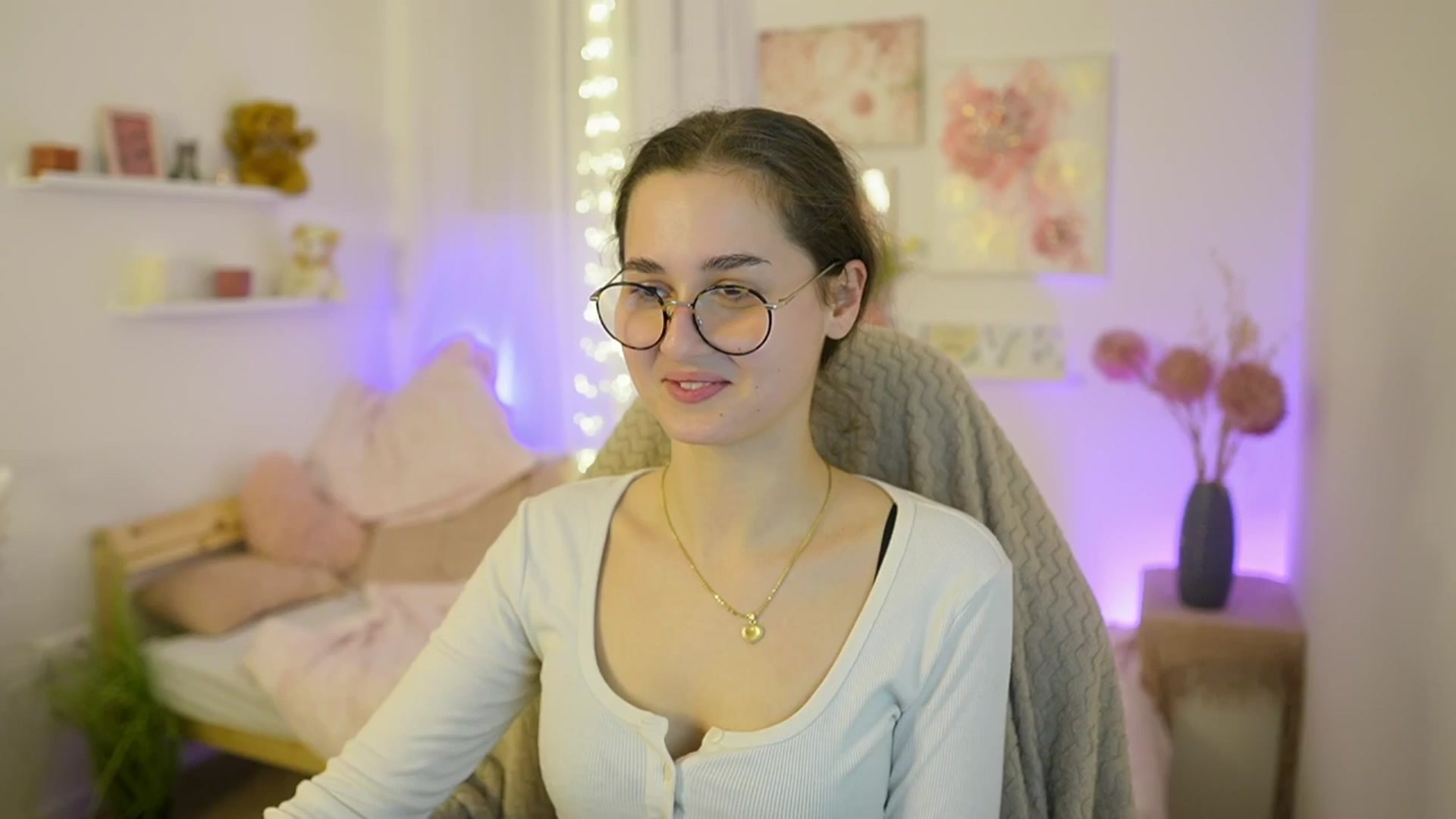 Gallery image thumbnail from Anita_Grey_'s myfreecams stream on, 12/03/2025, 22:21 image 20 of 20
