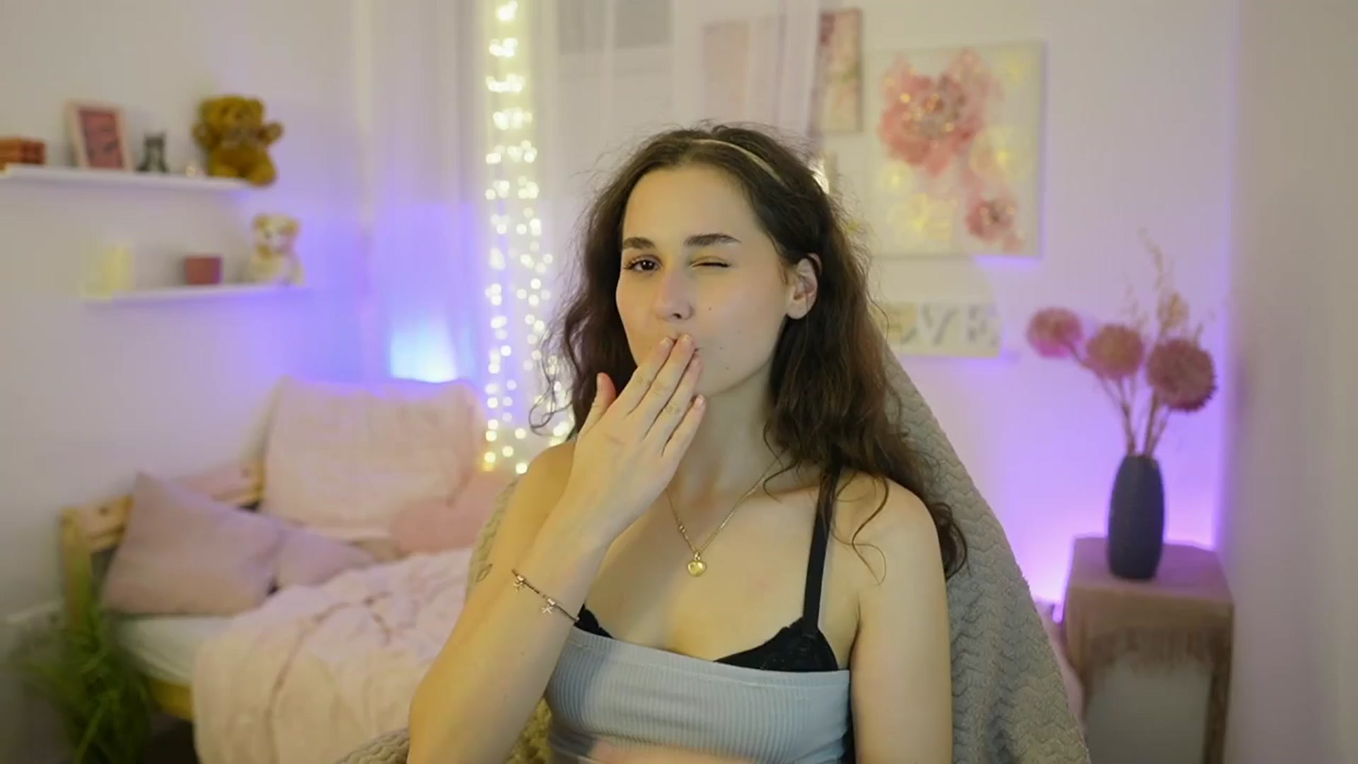 Gallery image thumbnail from Anita_Grey_'s myfreecams stream on, 12/08/2025, 24:02 image 1 of 20