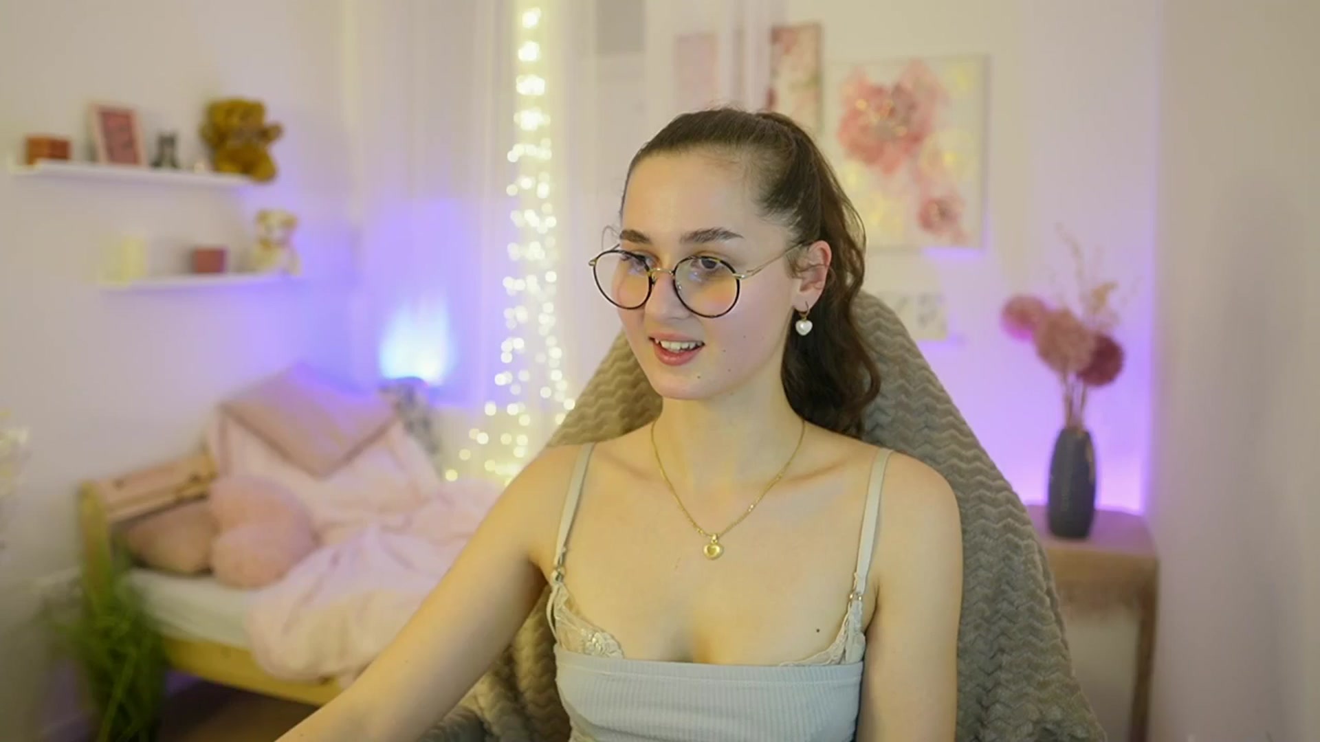 Gallery image thumbnail from Anita_Grey_'s myfreecams stream on, 12/14/2025, 21:36 image 17 of 20