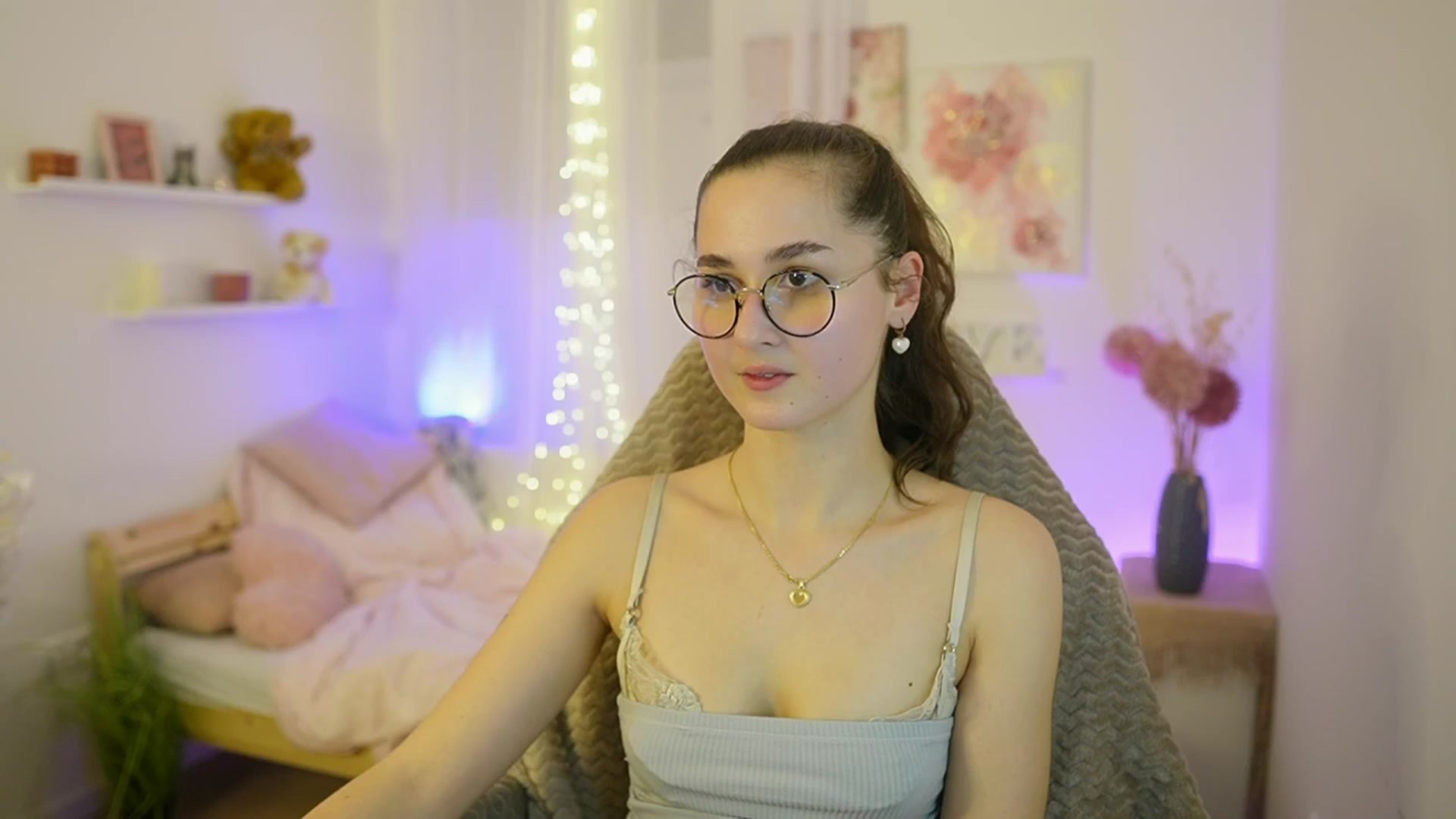 Gallery image thumbnail from Anita_Grey_'s myfreecams stream on, 12/14/2025, 21:36 image 13 of 20