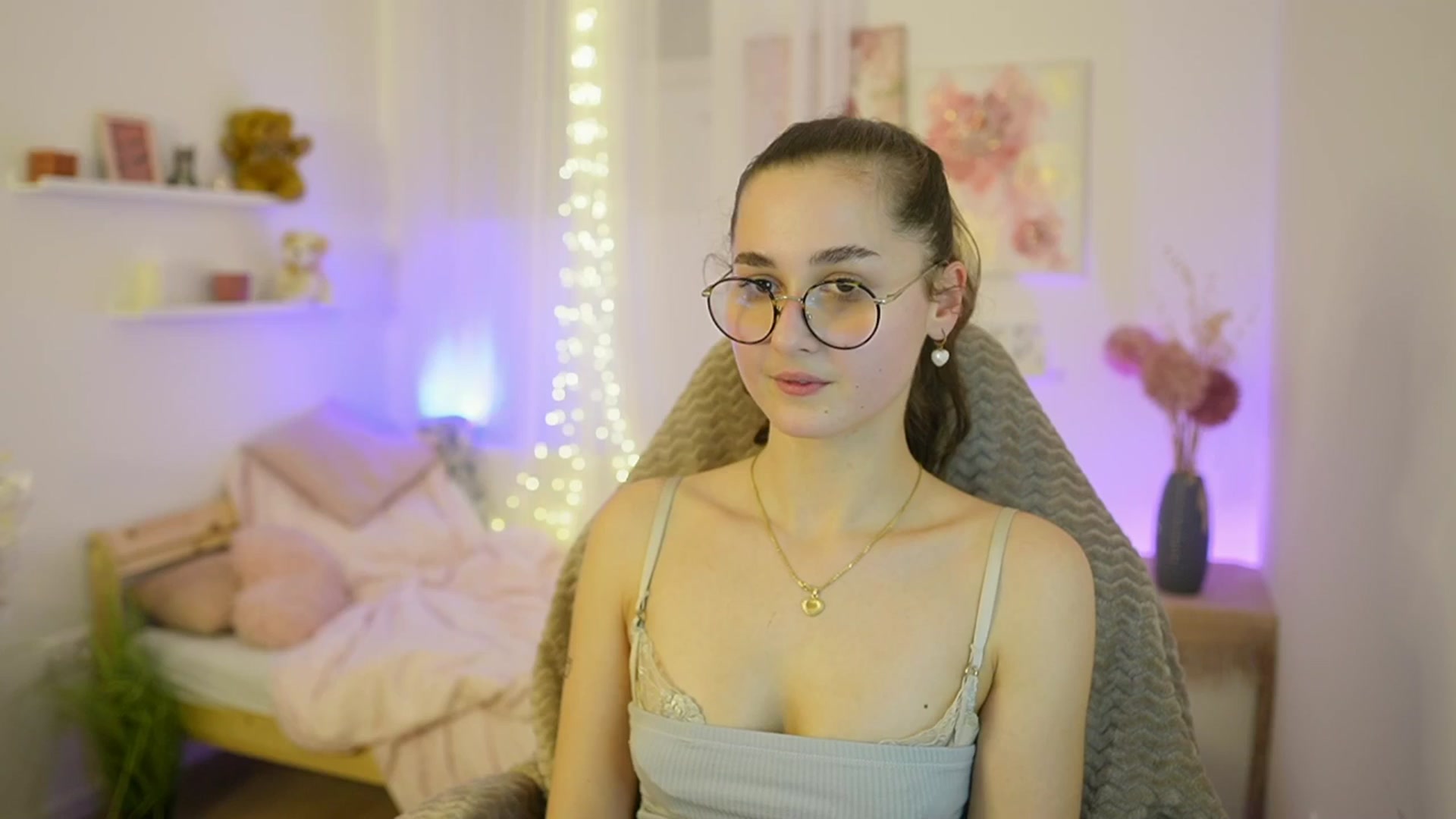 Gallery image thumbnail from Anita_Grey_'s myfreecams stream on, 12/14/2025, 21:36 image 15 of 20