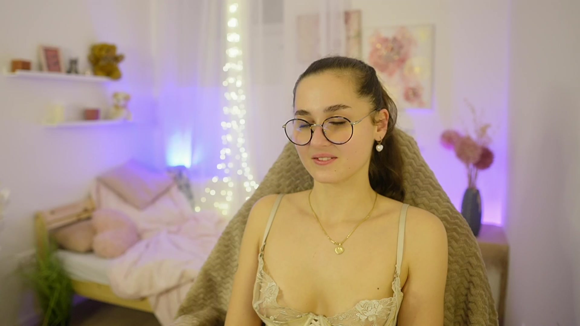 Gallery image thumbnail from Anita_Grey_'s myfreecams stream on, 12/14/2025, 23:24 image 13 of 20
