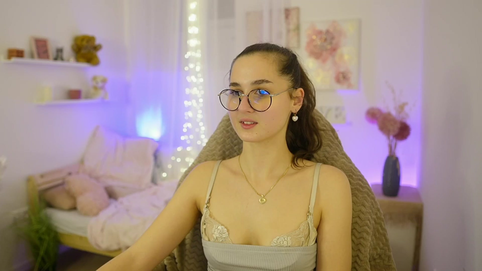 Gallery image thumbnail from Anita_Grey_'s myfreecams stream on, 12/15/2025, 24:24 image 4 of 20