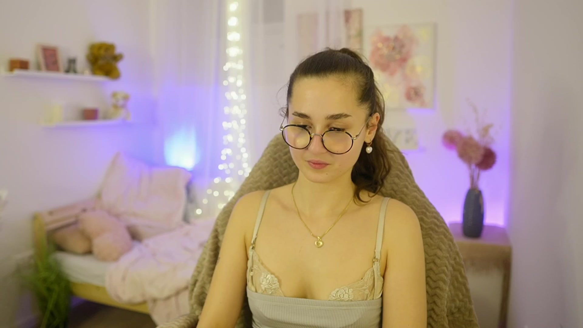 Gallery image thumbnail from Anita_Grey_'s myfreecams stream on, 12/15/2025, 24:24 image 10 of 20