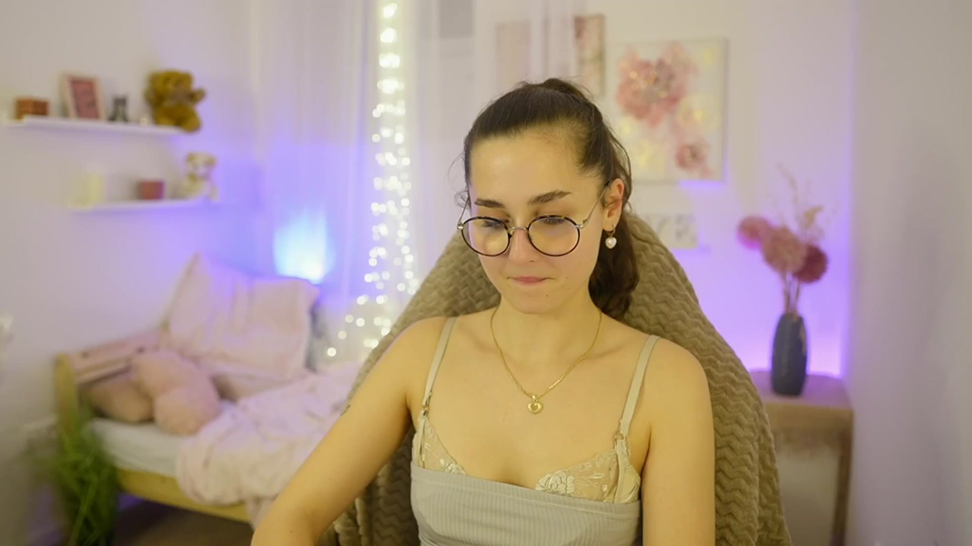 Gallery image thumbnail from Anita_Grey_'s myfreecams stream on, 12/15/2025, 24:24 image 20 of 20