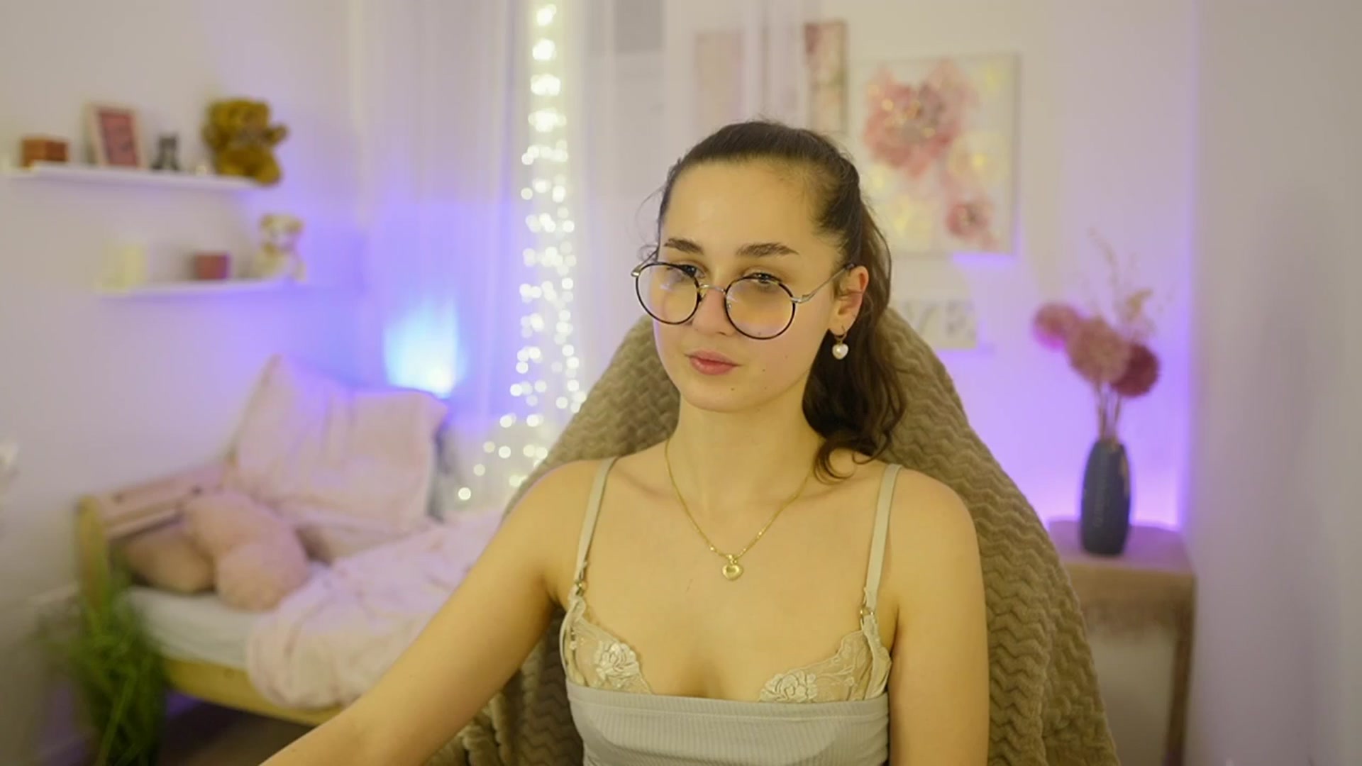 Gallery image thumbnail from Anita_Grey_'s myfreecams stream on, 12/15/2025, 24:24 image 9 of 20