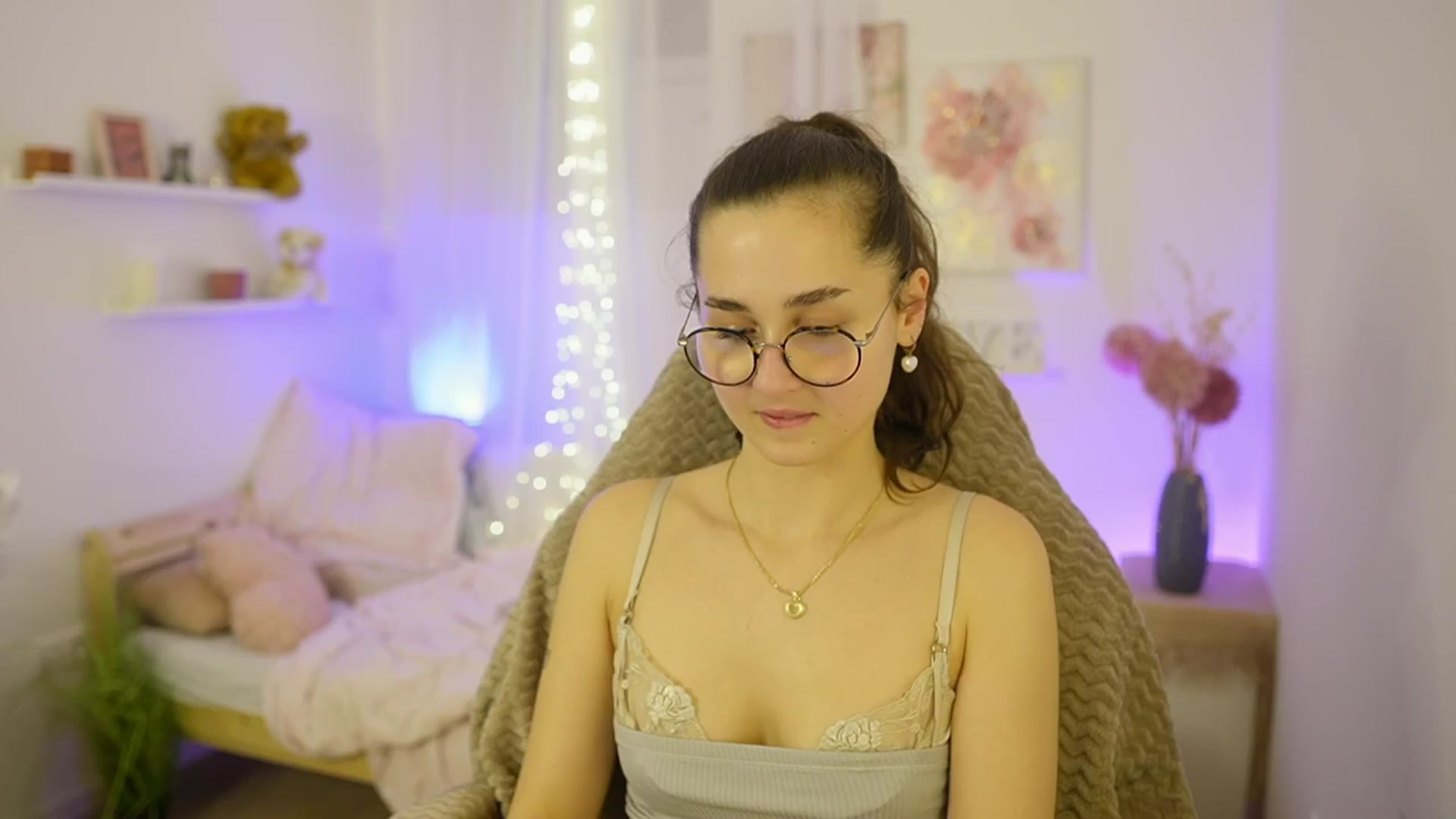 Gallery image thumbnail from Anita_Grey_'s myfreecams stream on, 12/15/2025, 24:24 image 13 of 20