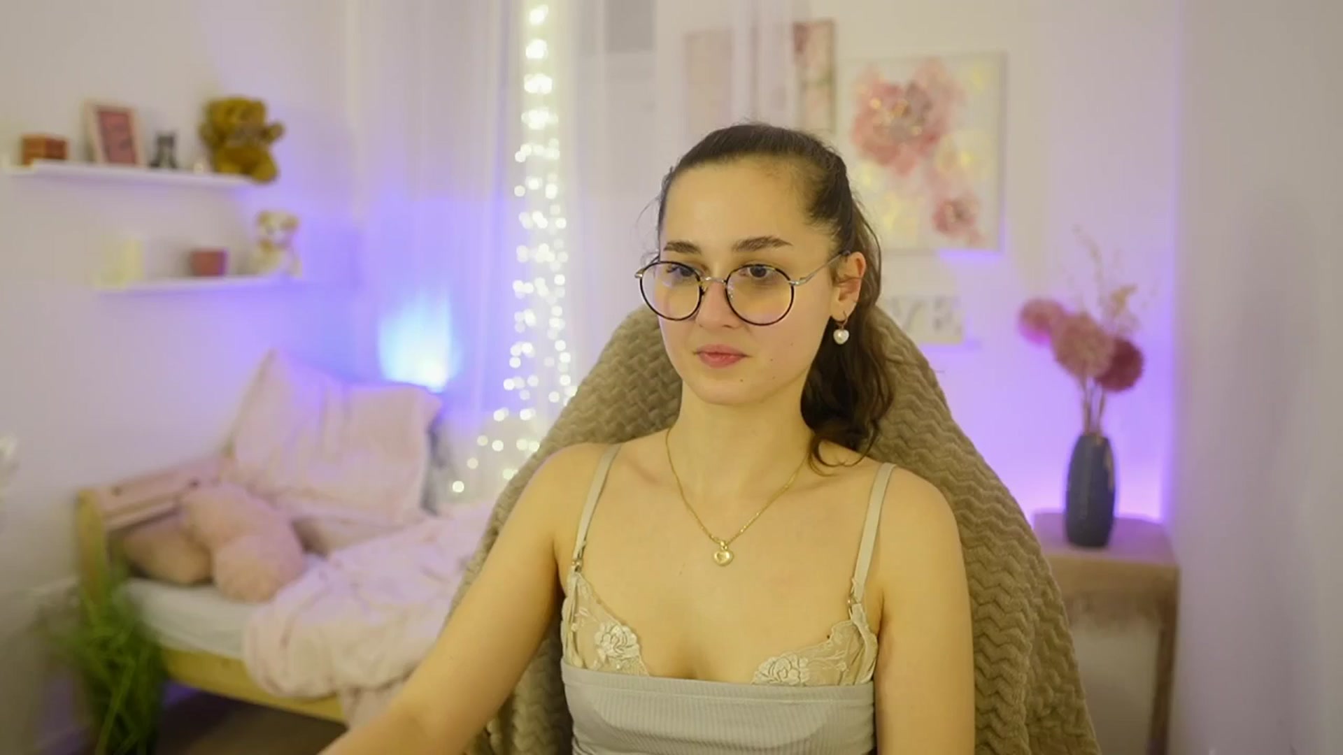 Gallery image thumbnail from Anita_Grey_'s myfreecams stream on, 12/15/2025, 24:24 image 15 of 20