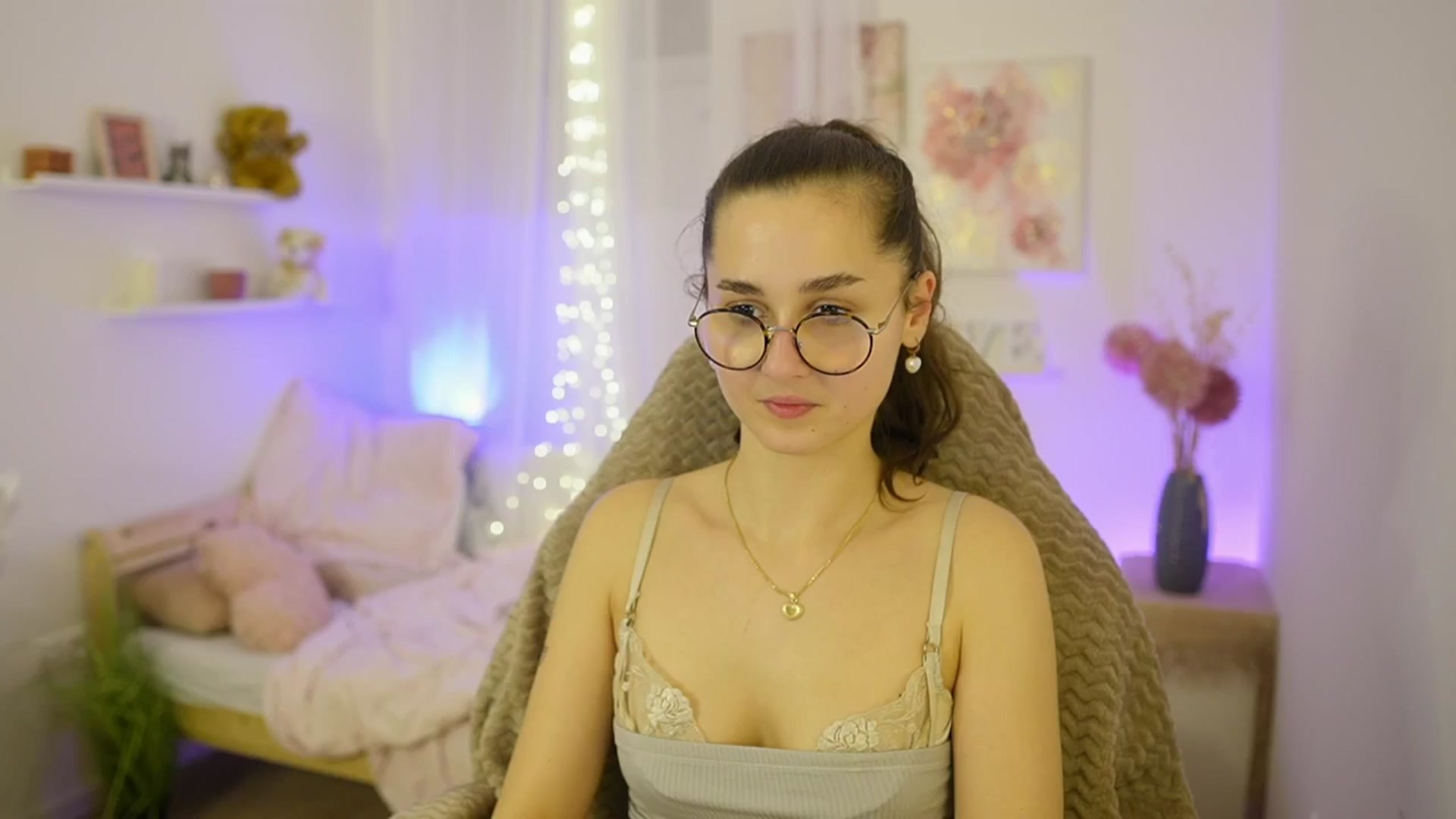 Gallery image thumbnail from Anita_Grey_'s myfreecams stream on, 12/15/2025, 24:24 image 8 of 20
