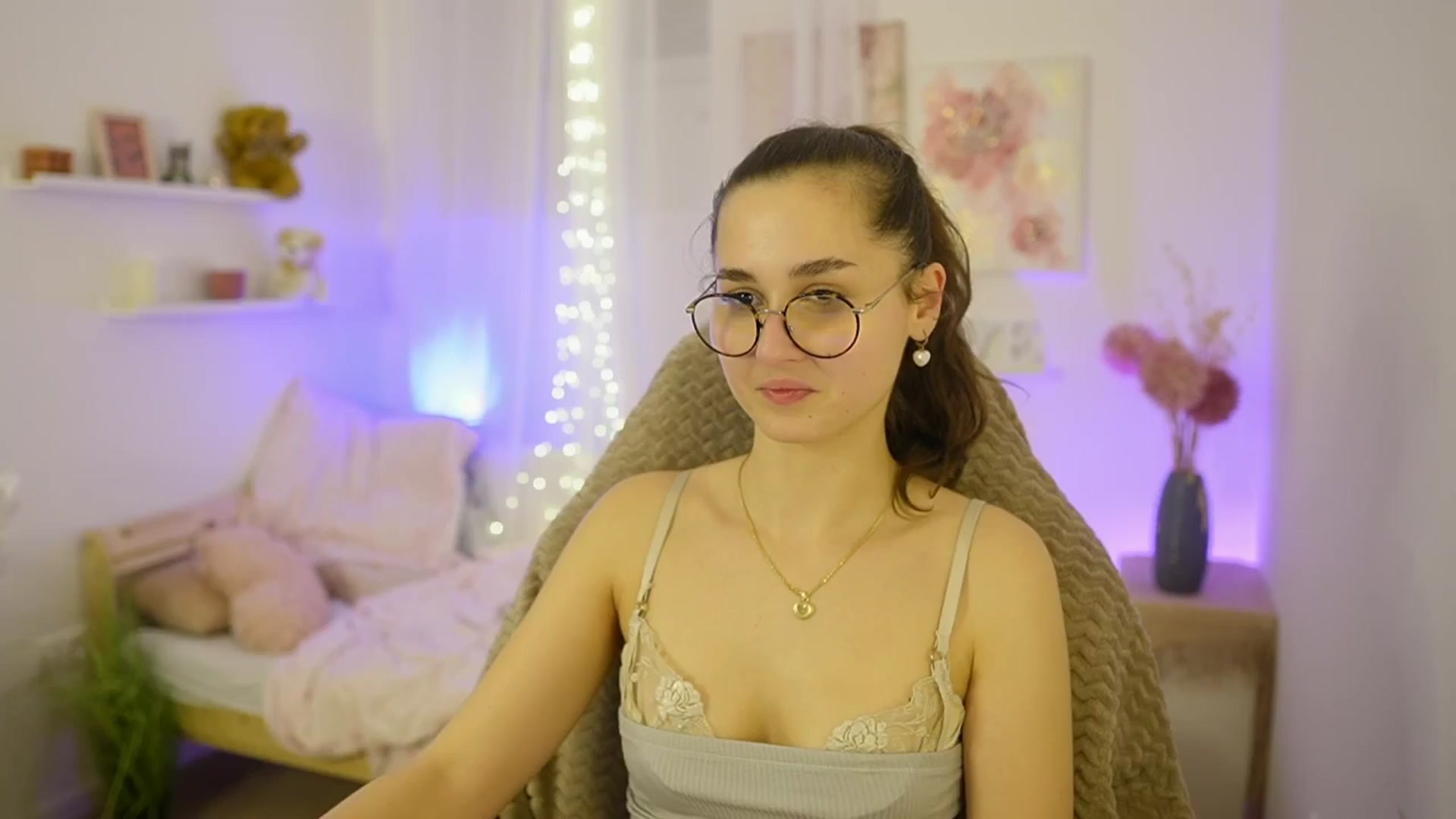 Gallery image thumbnail from Anita_Grey_'s myfreecams stream on, 12/15/2025, 24:24 image 11 of 20