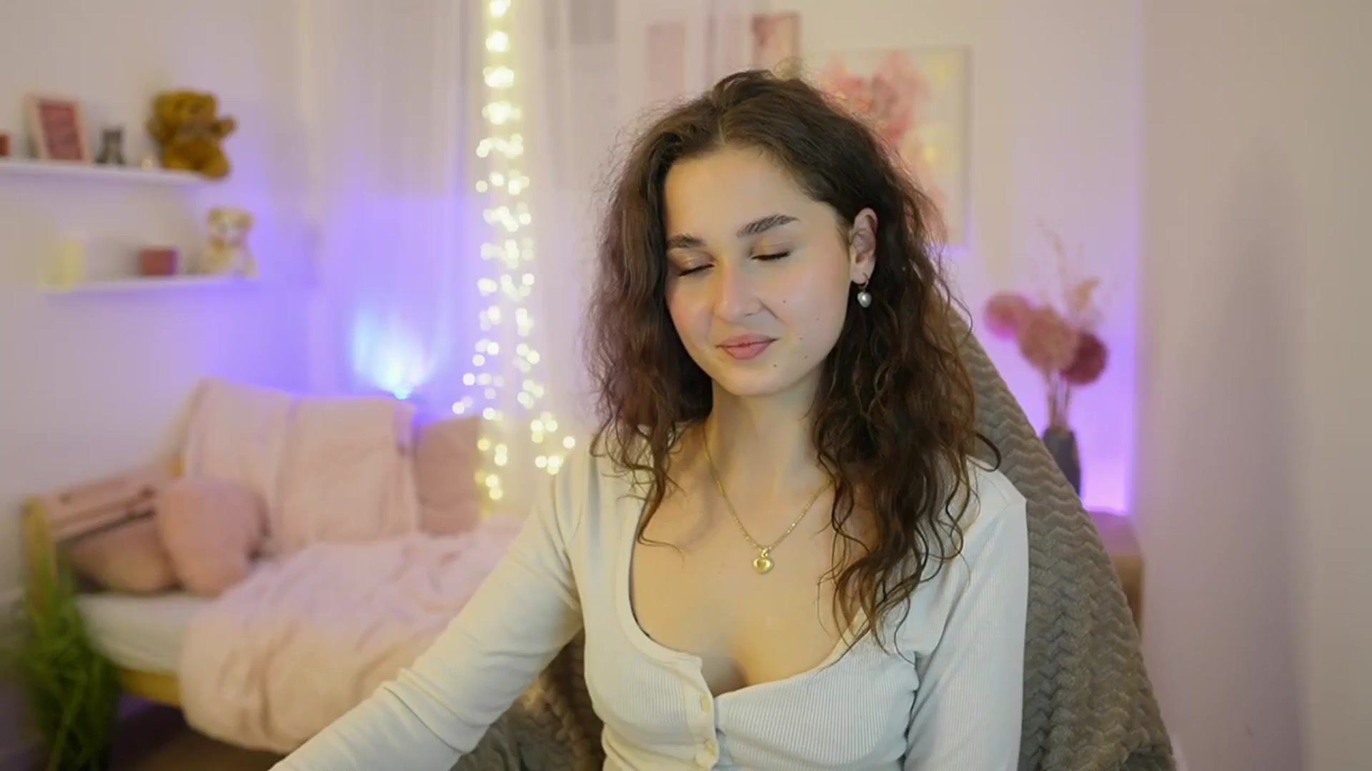 Gallery image thumbnail from Anita_Grey_'s myfreecams stream on, 12/16/2025, 24:31 image 6 of 20
