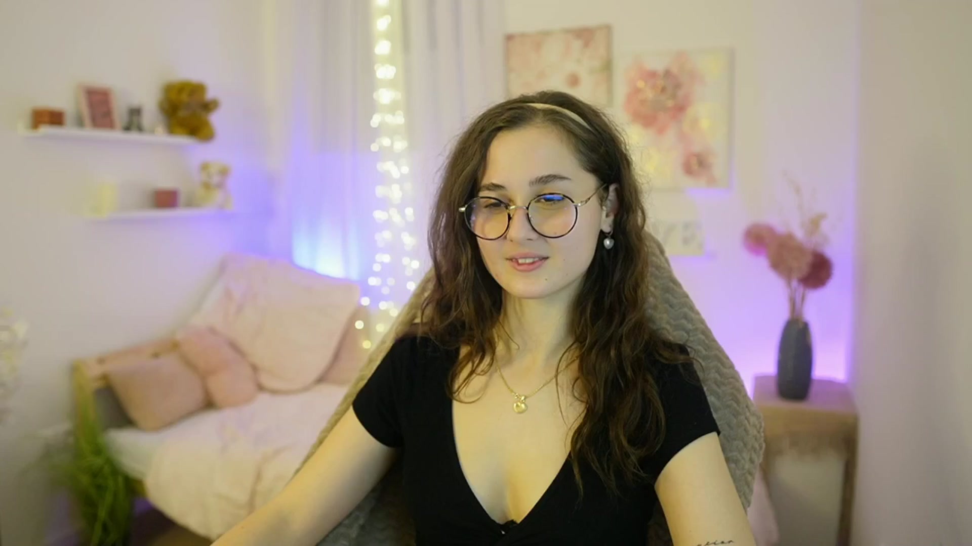 Gallery image thumbnail from Anita_Grey_'s myfreecams stream on, 12/18/2025, 21:24 image 7 of 20