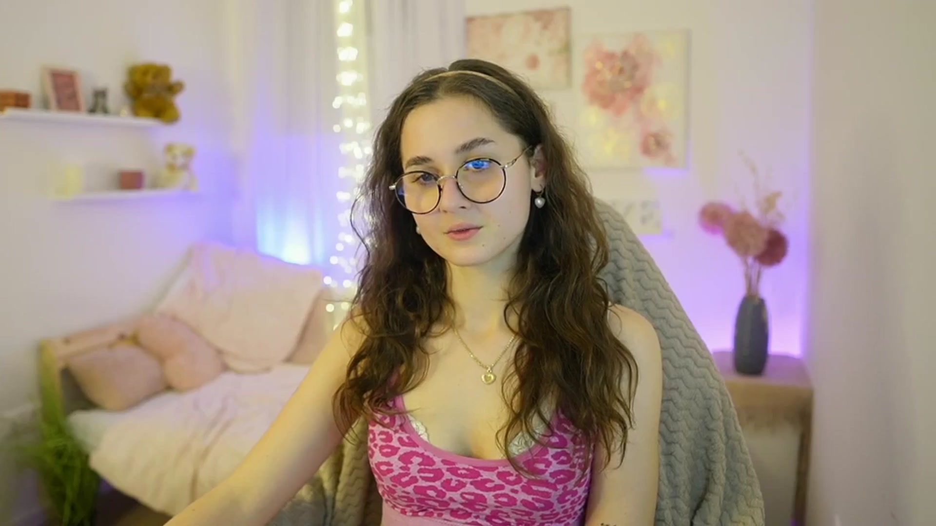 Gallery image thumbnail from Anita_Grey_'s myfreecams stream on, 12/19/2025, 21:28 image 19 of 20