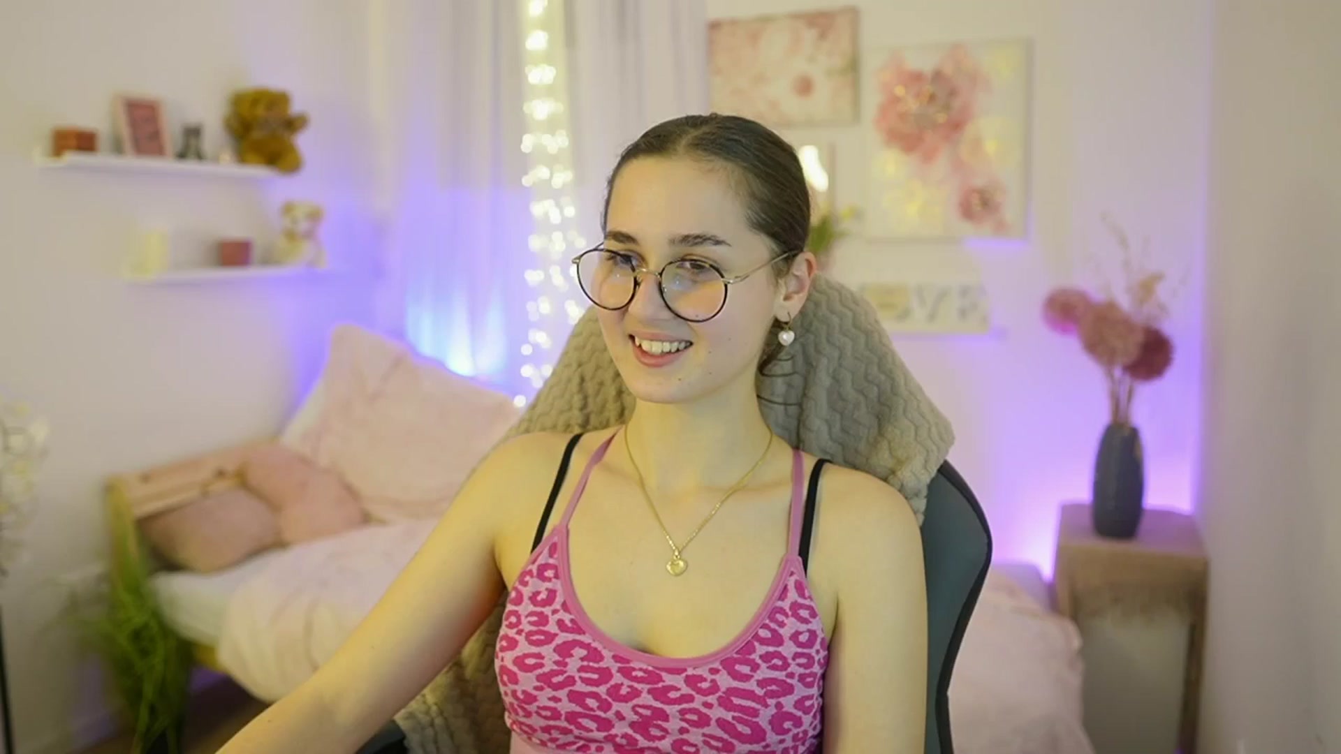 Gallery image thumbnail from Anita_Grey_'s myfreecams stream on, 12/21/2025, 20:18 image 17 of 20