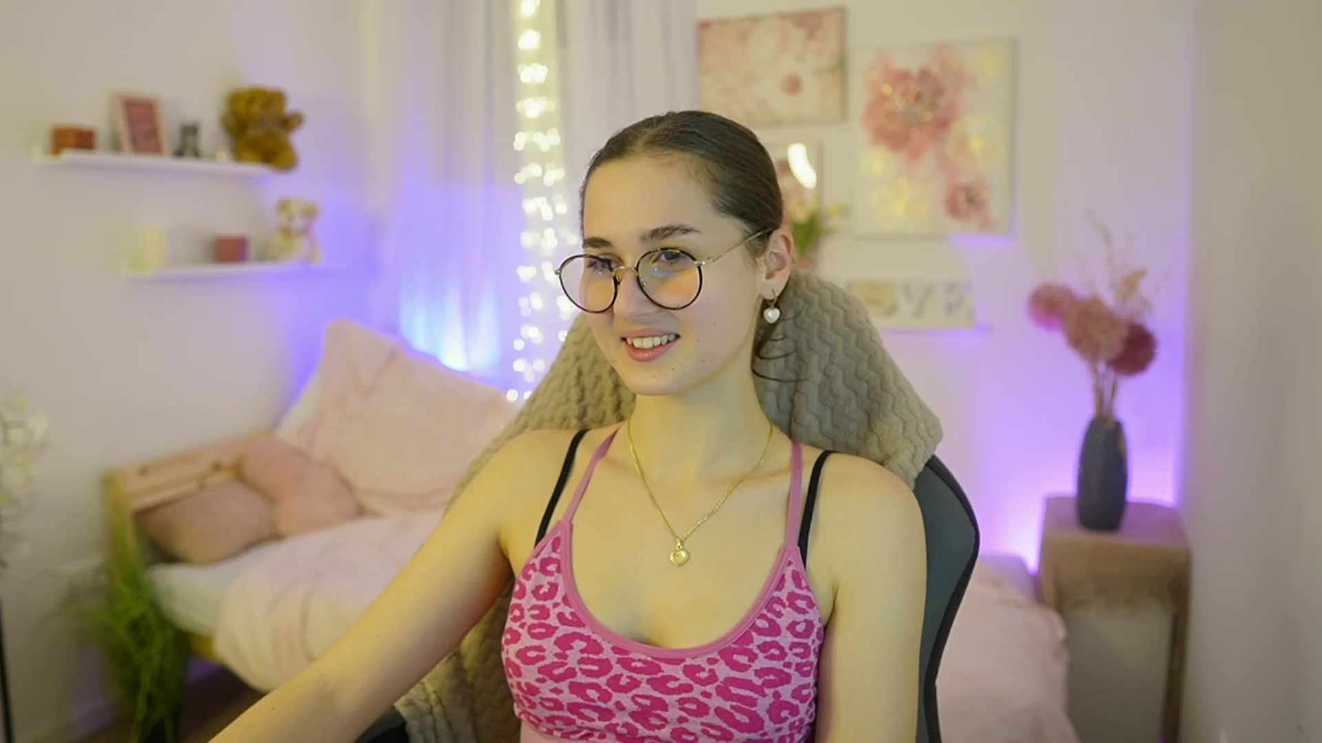 Gallery image thumbnail from Anita_Grey_'s myfreecams stream on, 12/21/2025, 20:18 image 7 of 20