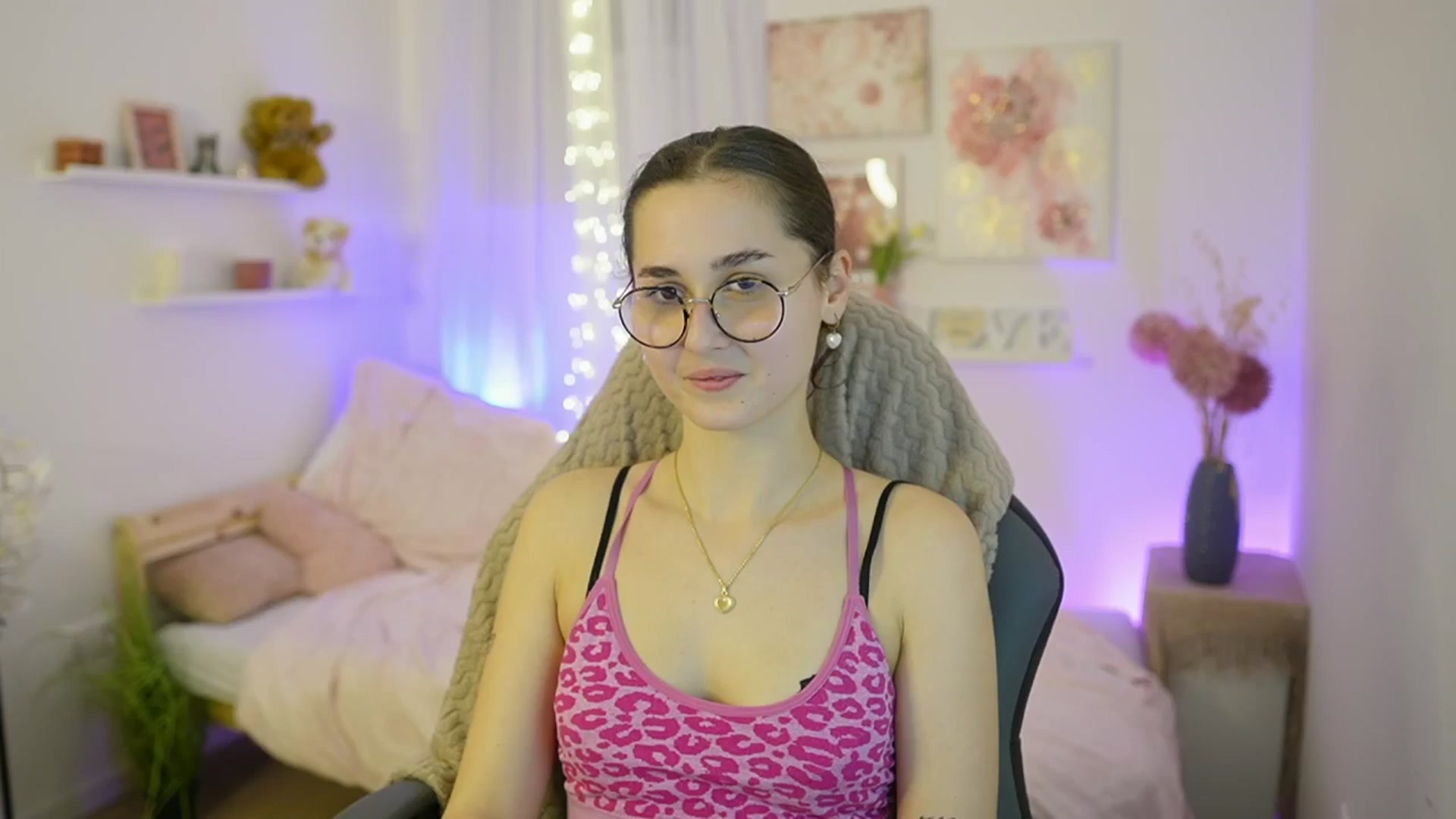 Gallery image thumbnail from Anita_Grey_'s myfreecams stream on, 12/21/2025, 21:01 image 3 of 20