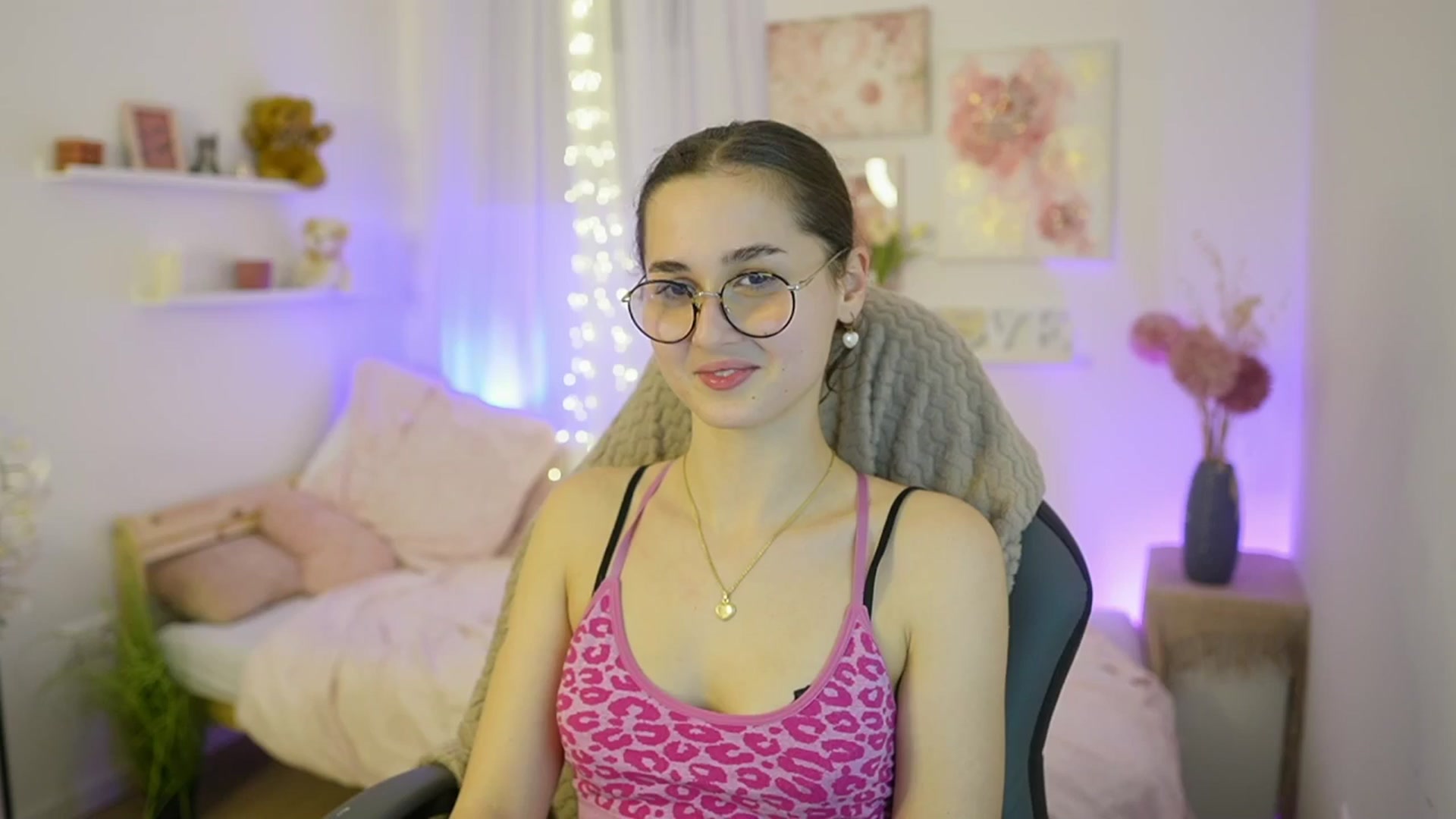Gallery image thumbnail from Anita_Grey_'s myfreecams stream on, 12/21/2025, 21:01 image 2 of 20