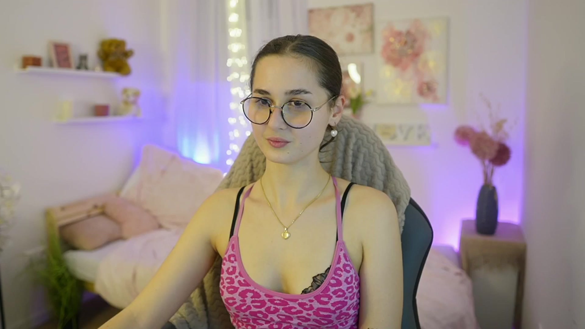 Gallery image thumbnail from Anita_Grey_'s myfreecams stream on, 12/21/2025, 21:01 image 16 of 20