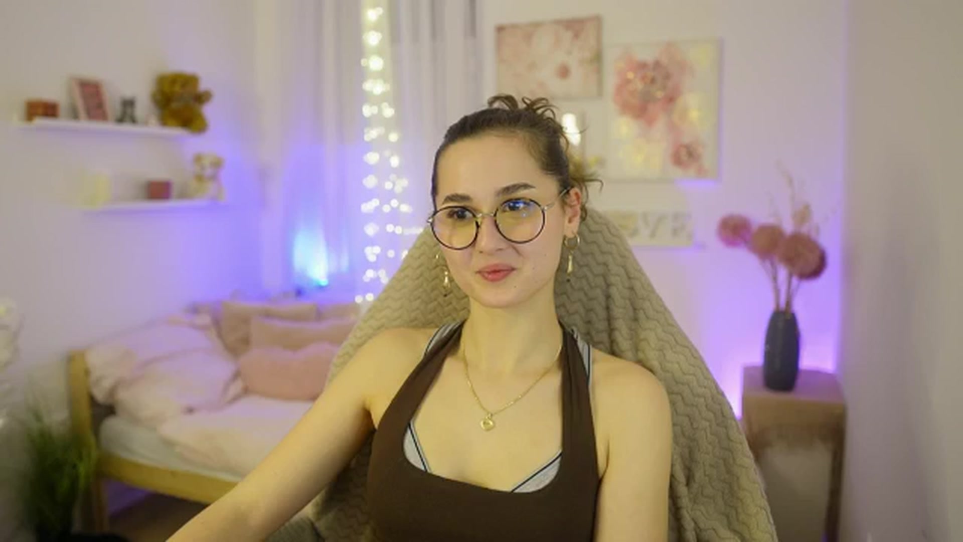 Gallery image thumbnail from Anita_Grey_'s myfreecams stream on, 01/20/2026, 20:36 image 16 of 20