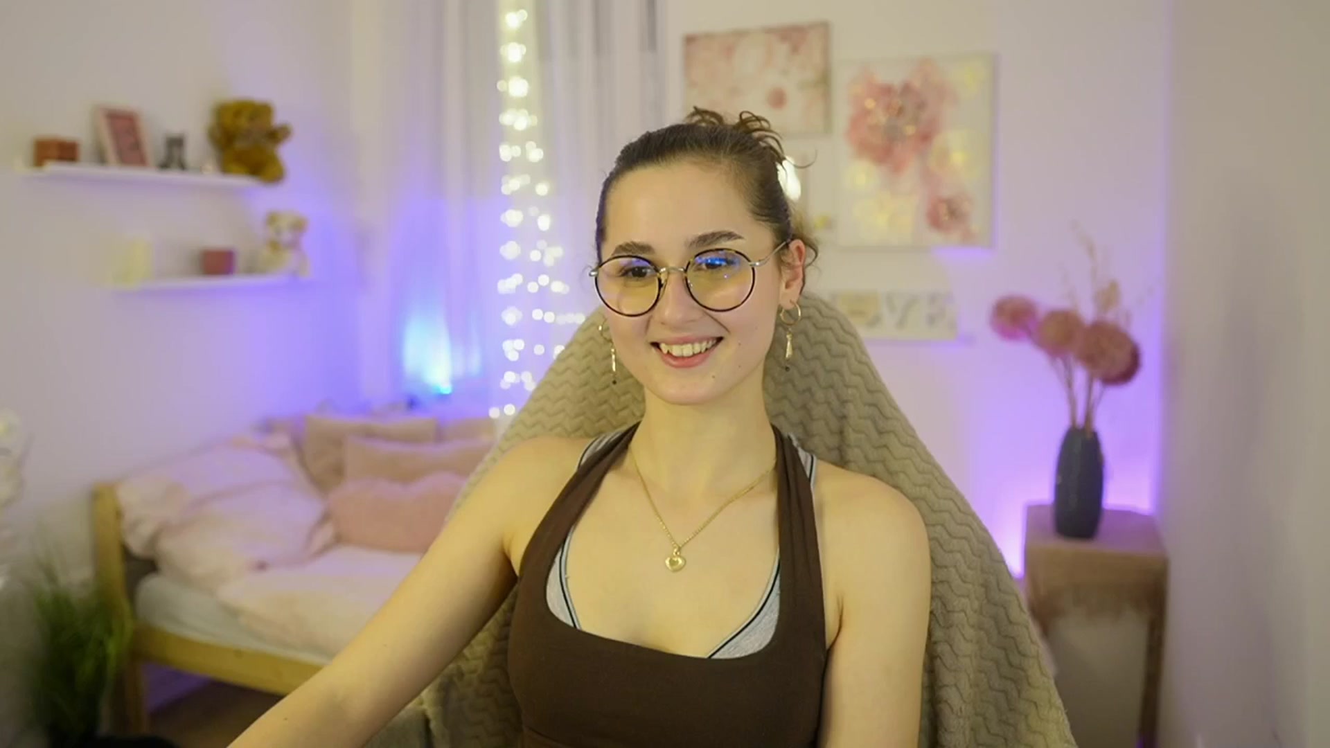 Gallery image thumbnail from Anita_Grey_'s myfreecams stream on, 01/20/2026, 20:56 image 15 of 20