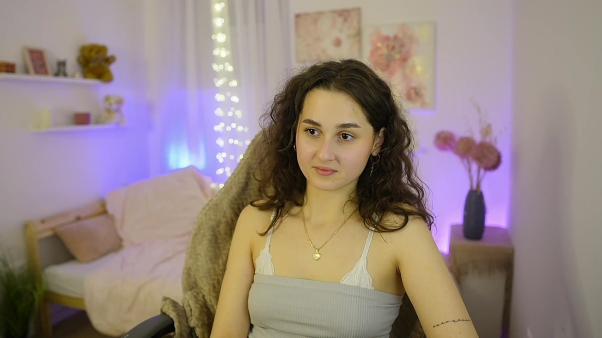 Gallery image thumbnail from Anita_Grey_'s myfreecams stream on, 01/25/2026, 23:34 image 18 of 20
