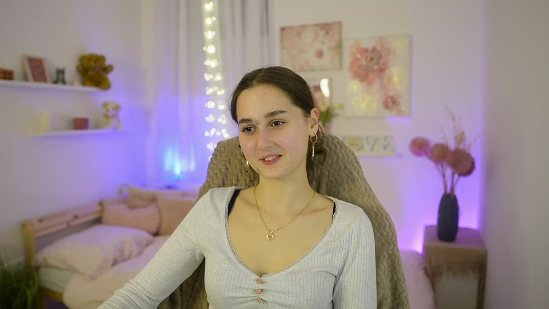 Gallery image thumbnail from Anita_Grey_'s myfreecams stream on, 01/27/2026, 20:21 image 1 of 20