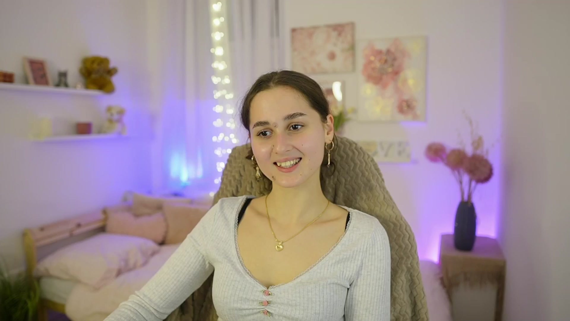 Gallery image thumbnail from Anita_Grey_'s myfreecams stream on, 01/27/2026, 20:21 image 10 of 20