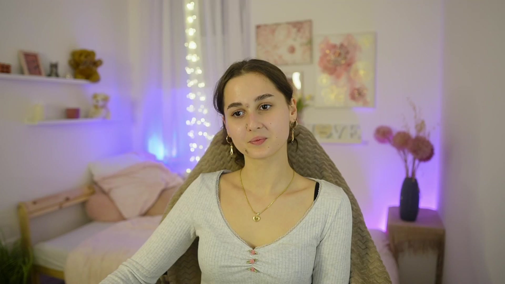 Gallery image thumbnail from Anita_Grey_'s myfreecams stream on, 01/27/2026, 22:15 image 4 of 20