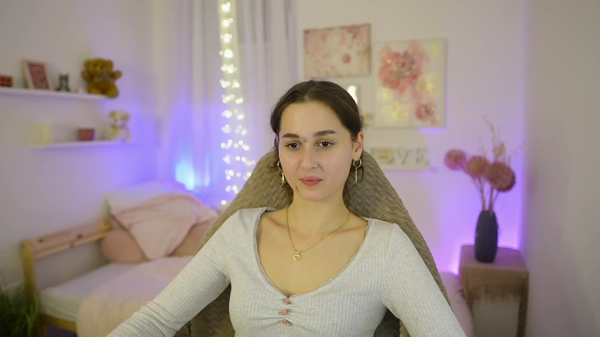 Gallery image thumbnail from Anita_Grey_'s myfreecams stream on, 01/27/2026, 22:15 image 18 of 20