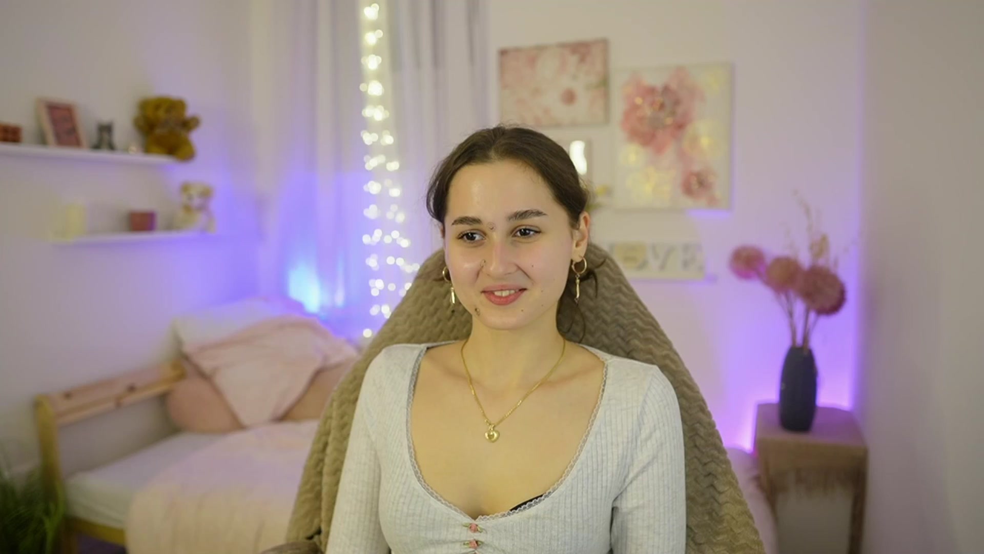 Gallery image thumbnail from Anita_Grey_'s myfreecams stream on, 01/27/2026, 22:15 image 7 of 20