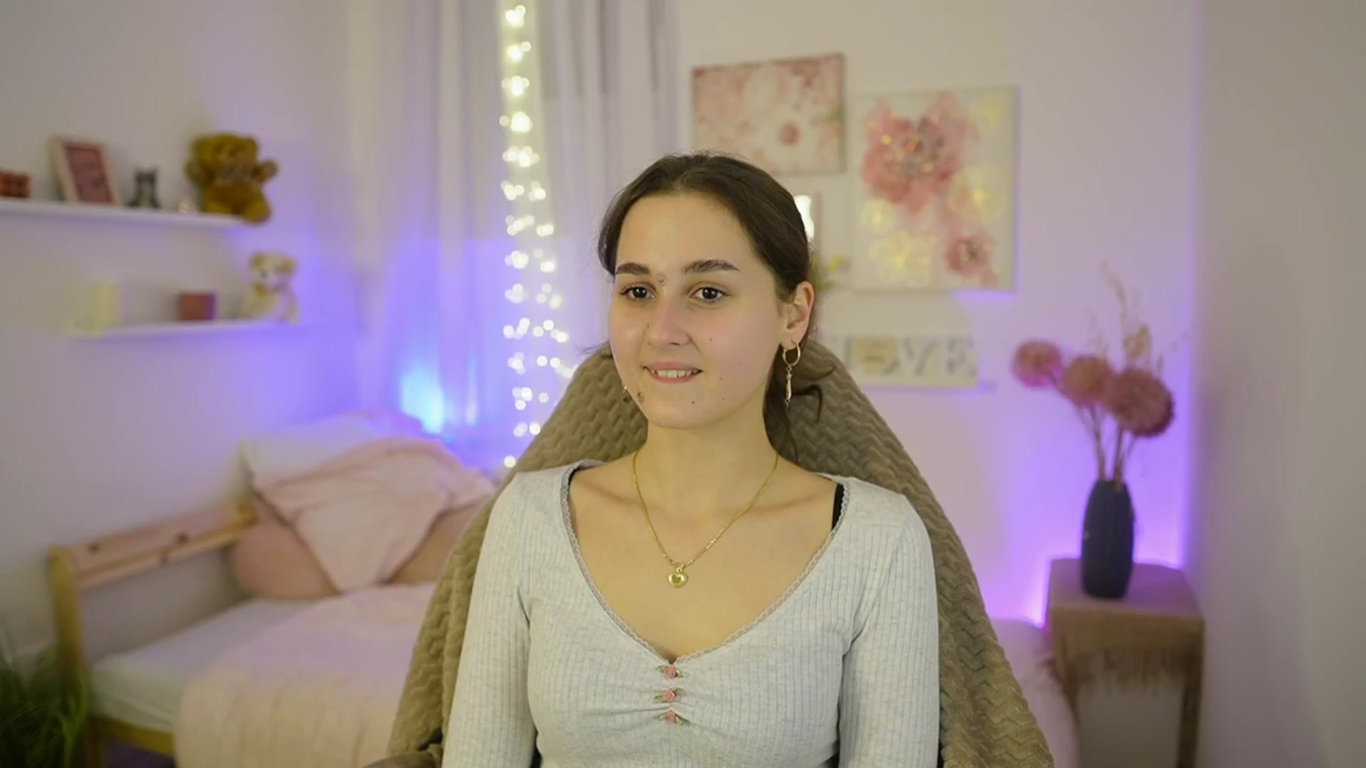 Gallery image thumbnail from Anita_Grey_'s myfreecams stream on, 01/27/2026, 22:15 image 6 of 20